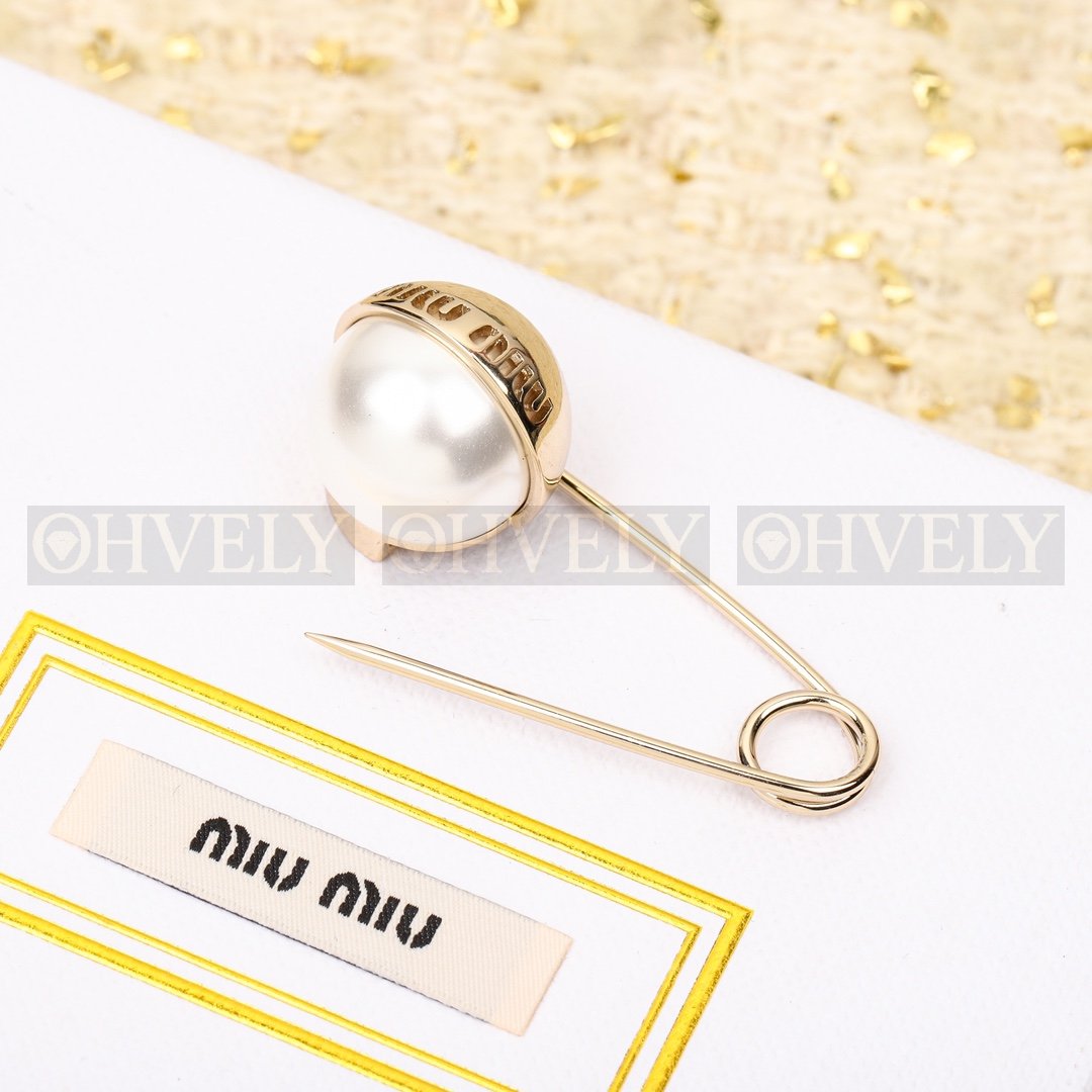 미우미우 Miu Miu 메탈 앤 펄 브로치 상품 썸네일