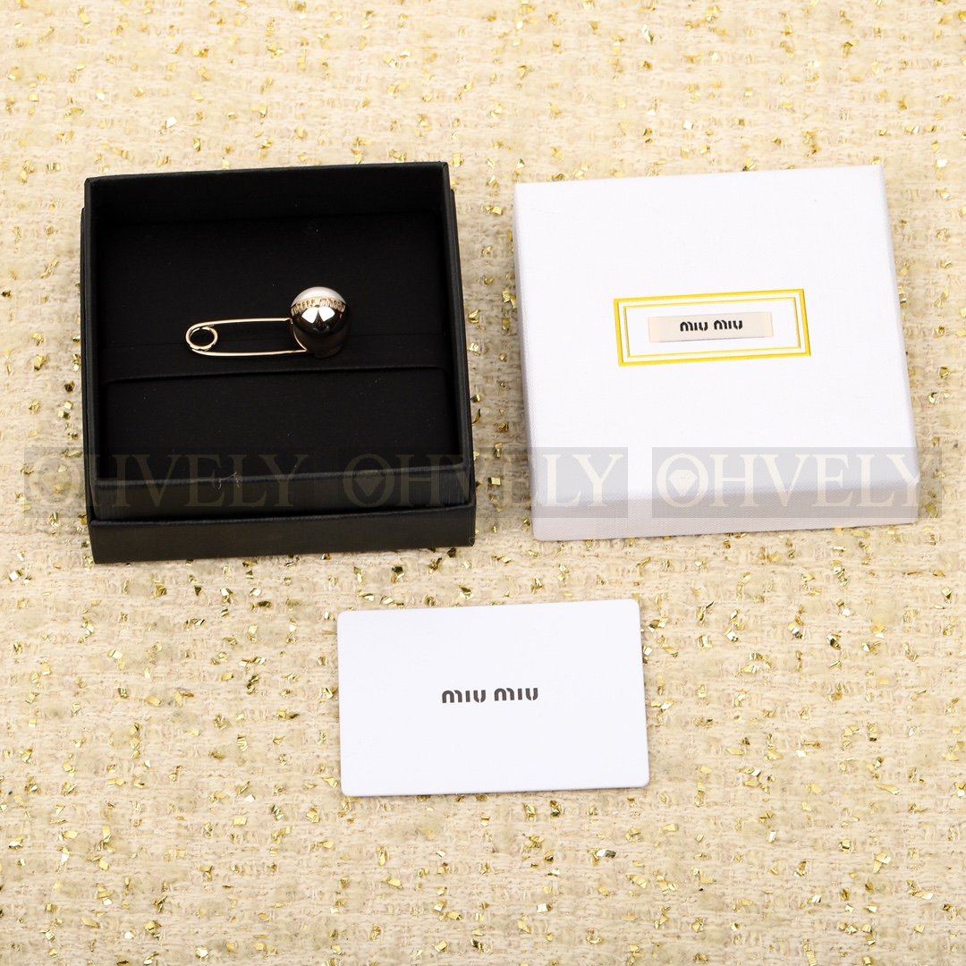 미우미우 Miu Miu 메탈 앤 펄 브로치 상품 썸네일