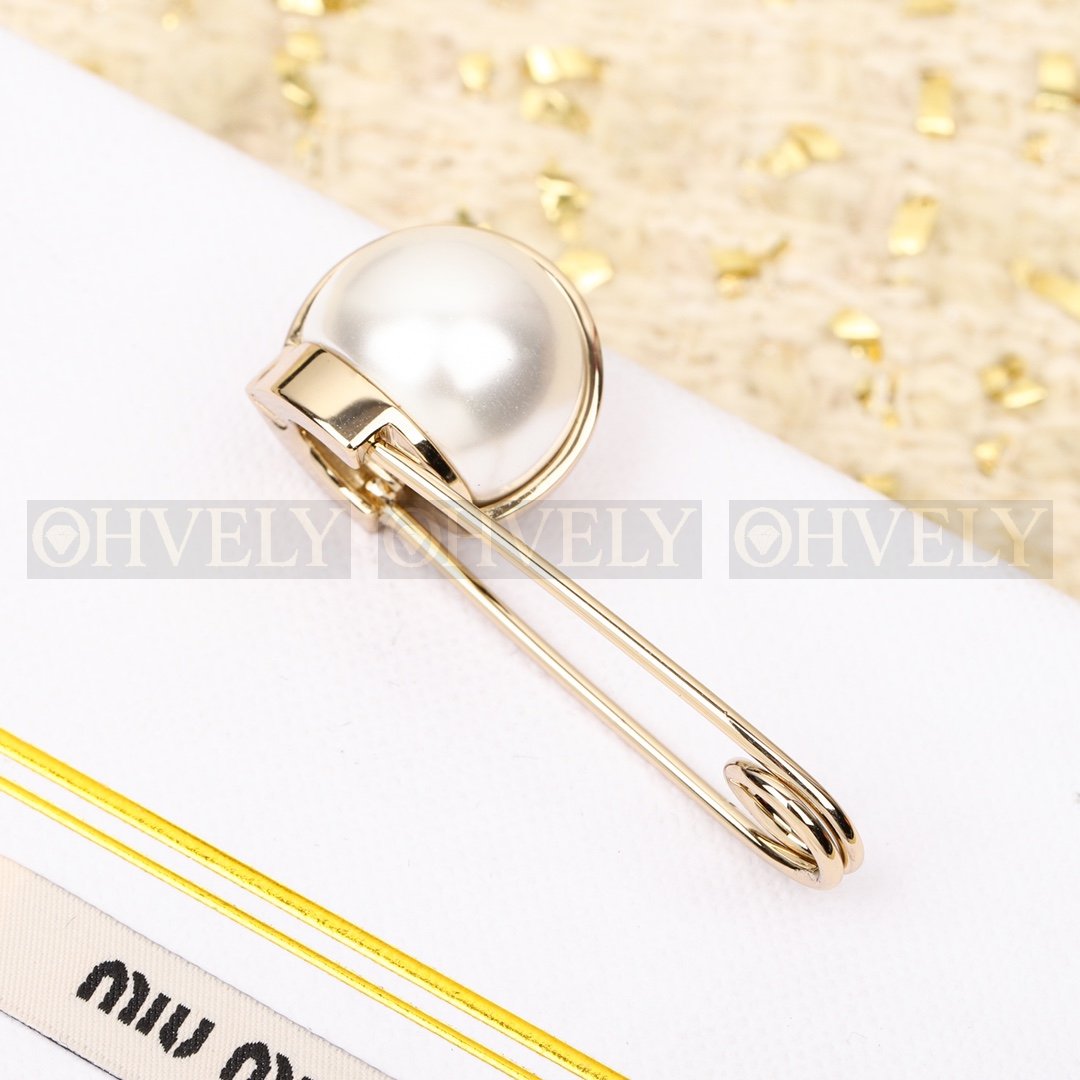 미우미우 Miu Miu 메탈 앤 펄 브로치 상품 썸네일