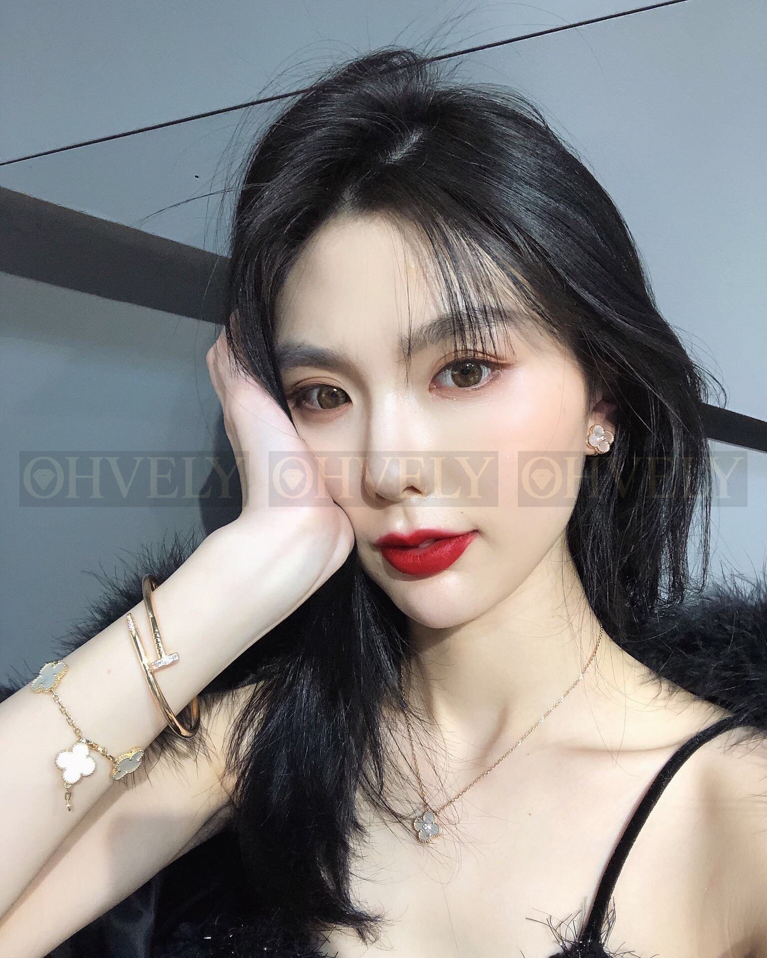 반클리프 아펠 Van Cleef & Arpels 빈티지 알함브라 이어링 (센터 다이아몬드 모델) 상품 썸네일
