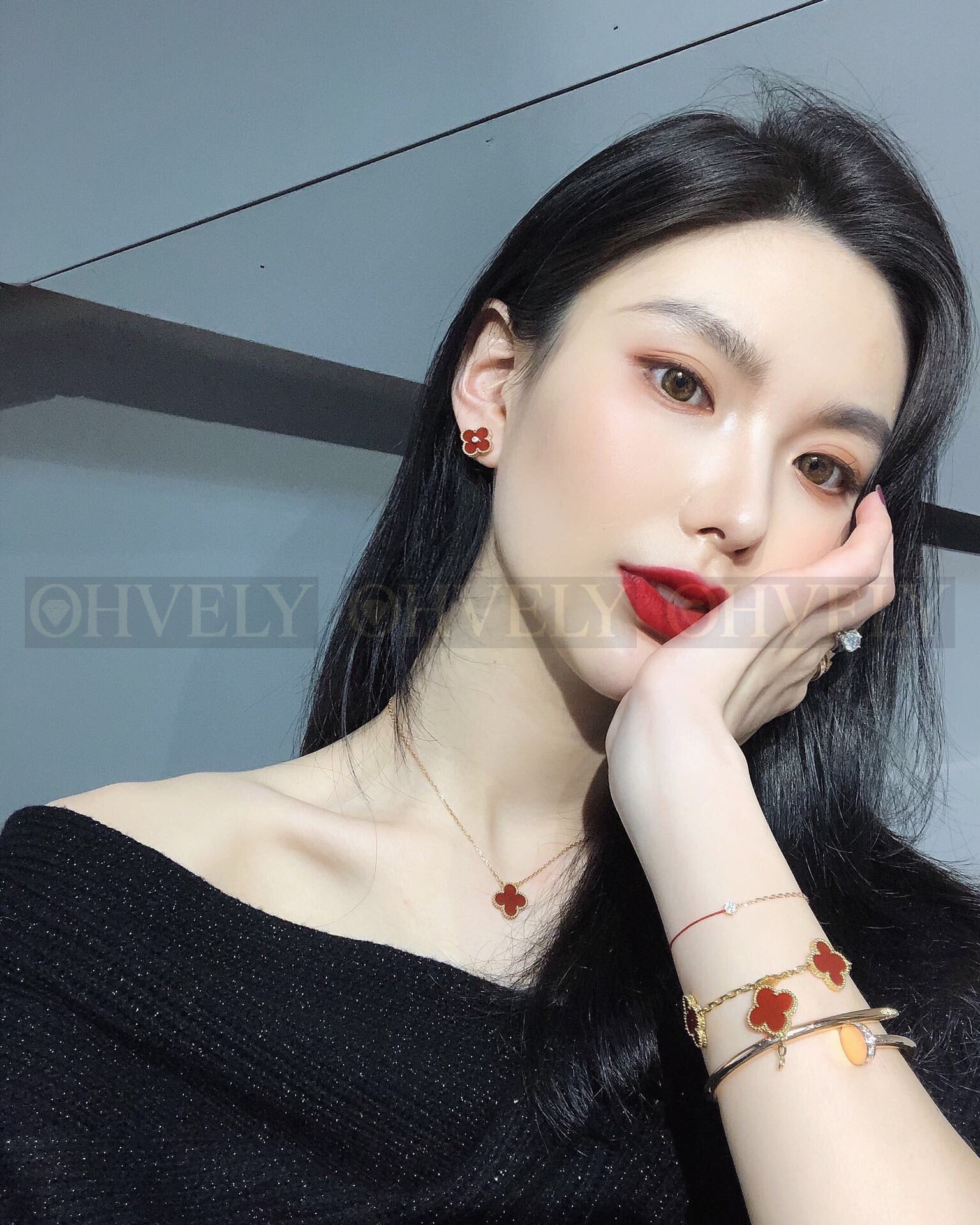 반클리프 아펠 Van Cleef & Arpels 빈티지 알함브라 이어링 (센터 다이아몬드 모델) 상품 썸네일