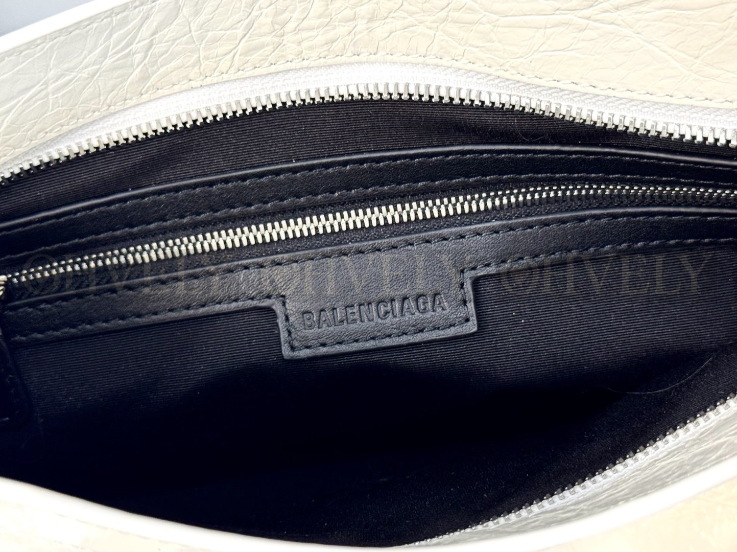 Balenciaga Le city 미디엄백(화이트)실버버클 상품 썸네일