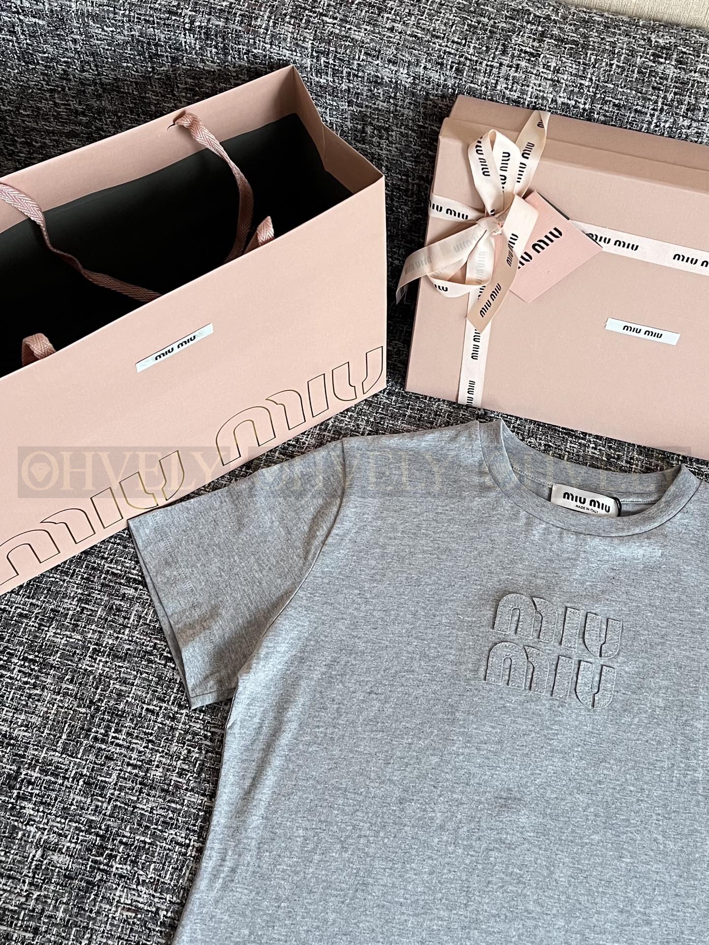 【 ZP버전 】miumiu 로고 엠보싱 코튼 저지 티셔츠(그레이) 상품 썸네일