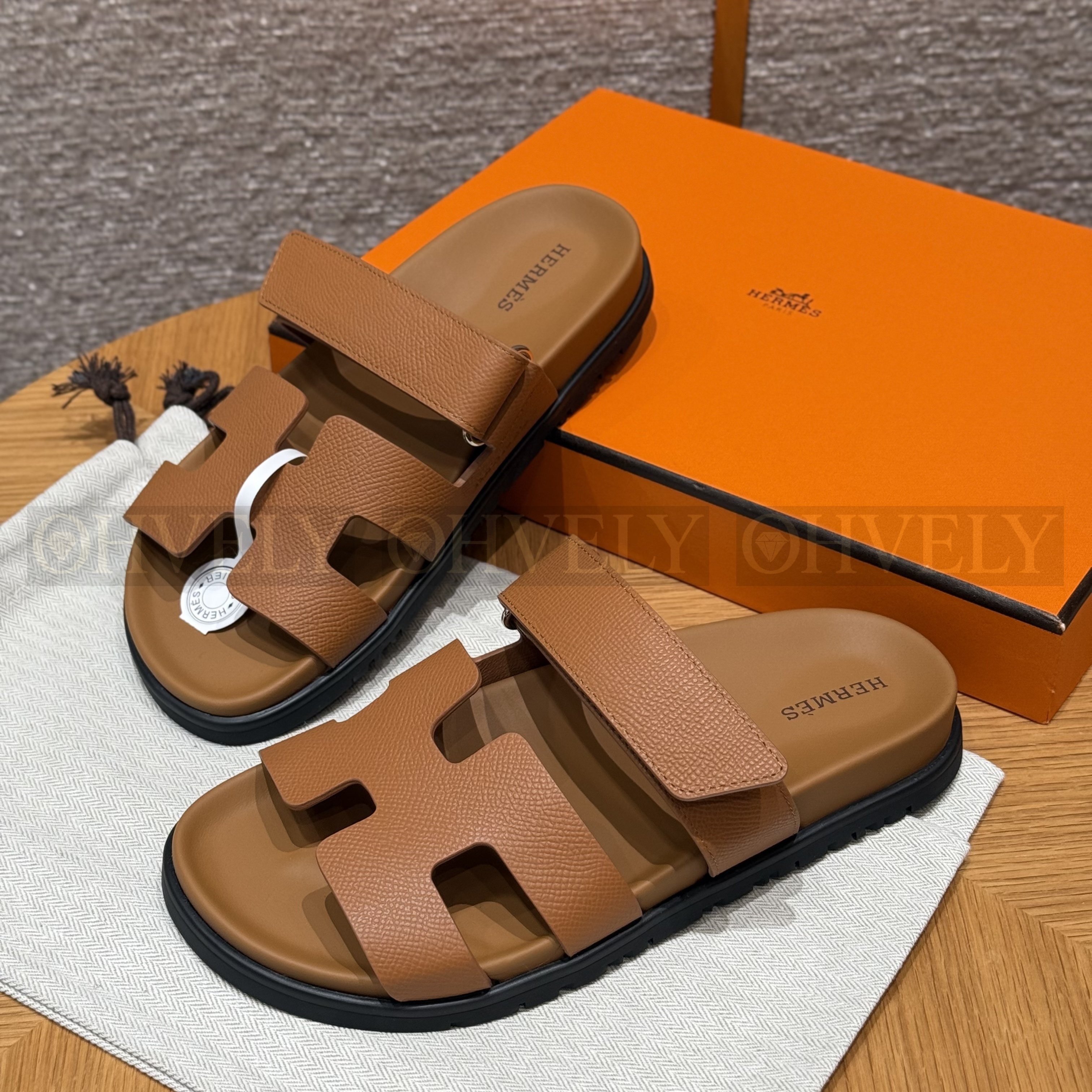 HERMÈS 에르메스 칩레 샌들 엡송 카프스킨 & 카멜 로버 솔 (Gold) 상품 썸네일