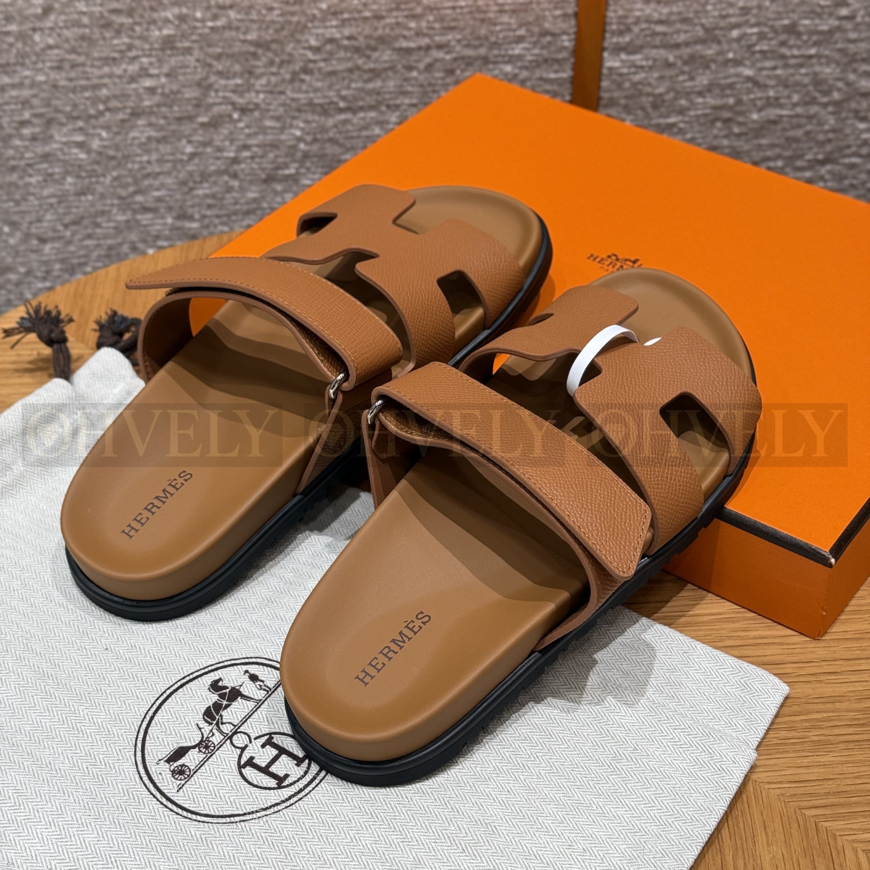 HERMÈS 에르메스 칩레 샌들 엡송 카프스킨 & 카멜 로버 솔 (Gold) 상품 썸네일