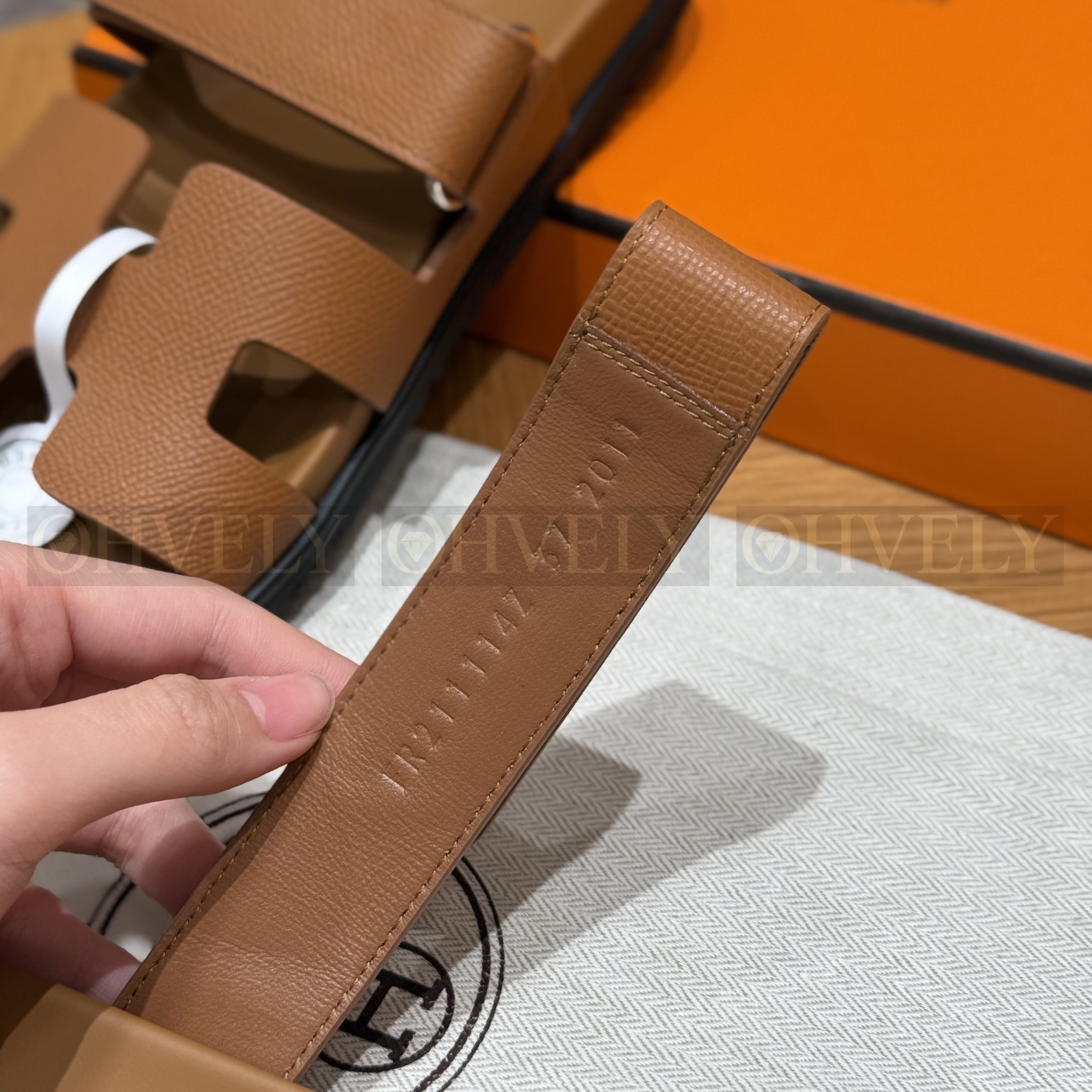 HERMÈS 에르메스 칩레 샌들 엡송 카프스킨 & 카멜 로버 솔 (Gold) 상품 썸네일
