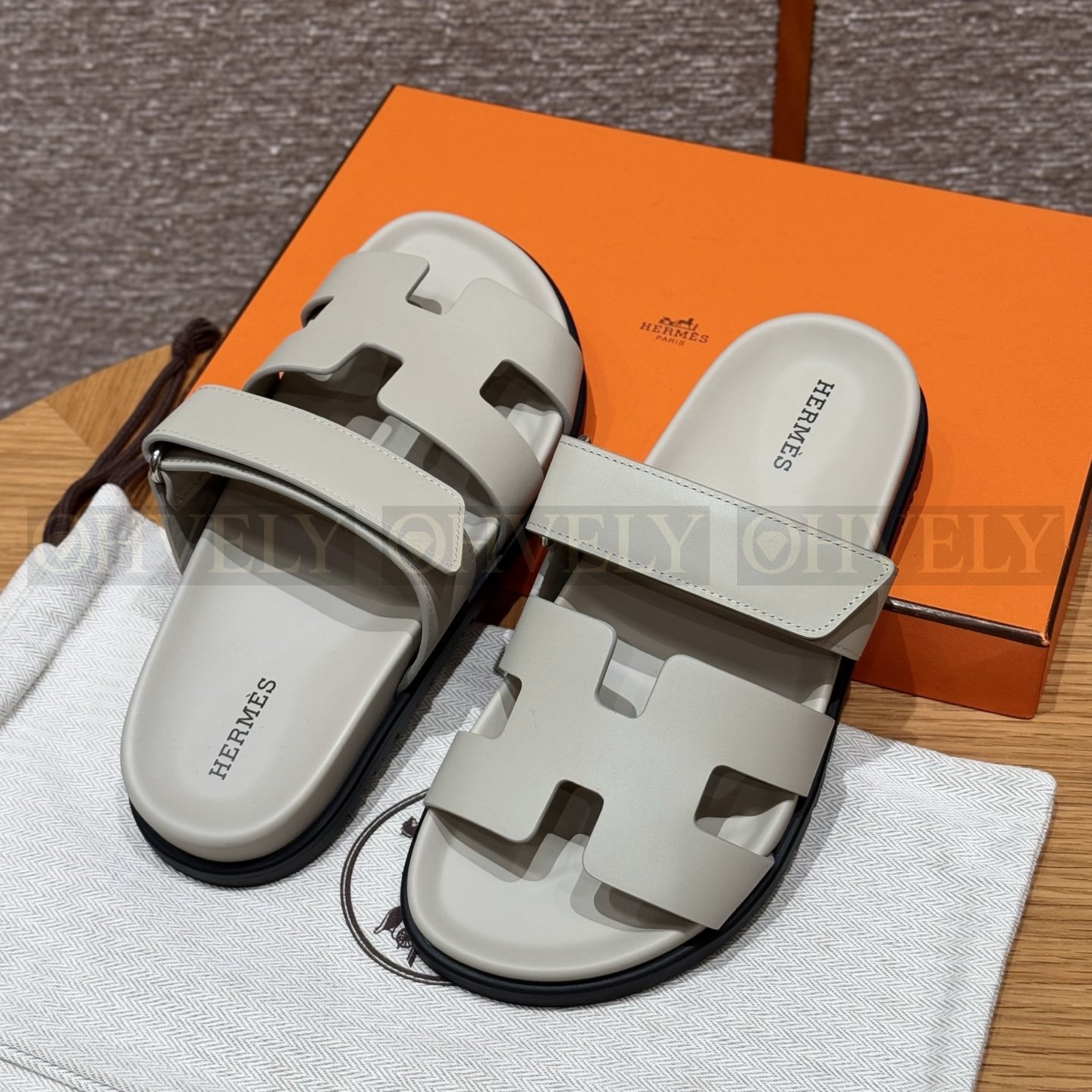 HERMÈS 에르메스 칩레 샌들 카프스킨 & 블랙 로버 솔 (Beige Espuisse) 상품 썸네일