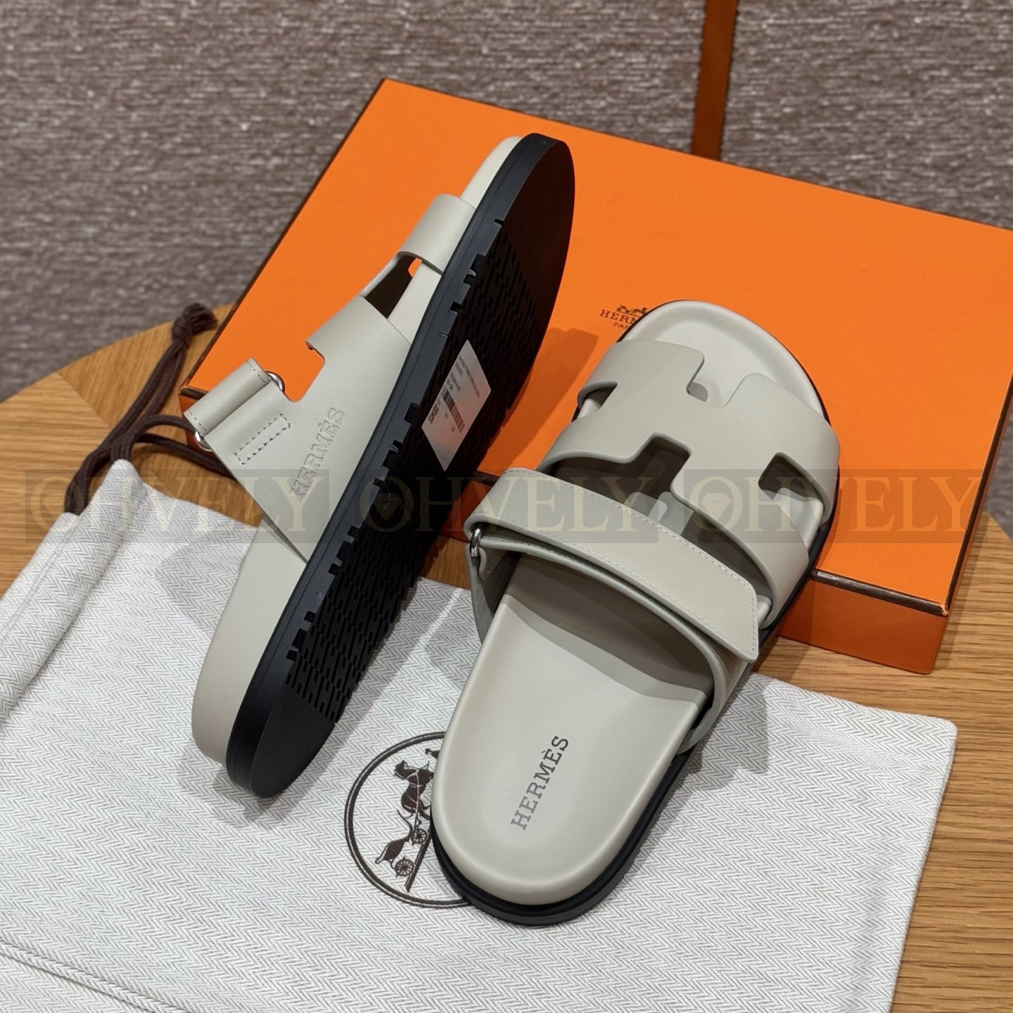 HERMÈS 에르메스 칩레 샌들 카프스킨 & 블랙 로버 솔 (Beige Espuisse) 상품 썸네일