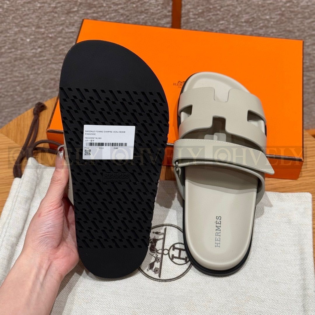 HERMÈS 에르메스 칩레 샌들 카프스킨 & 블랙 로버 솔 (Beige Espuisse) 상품 썸네일