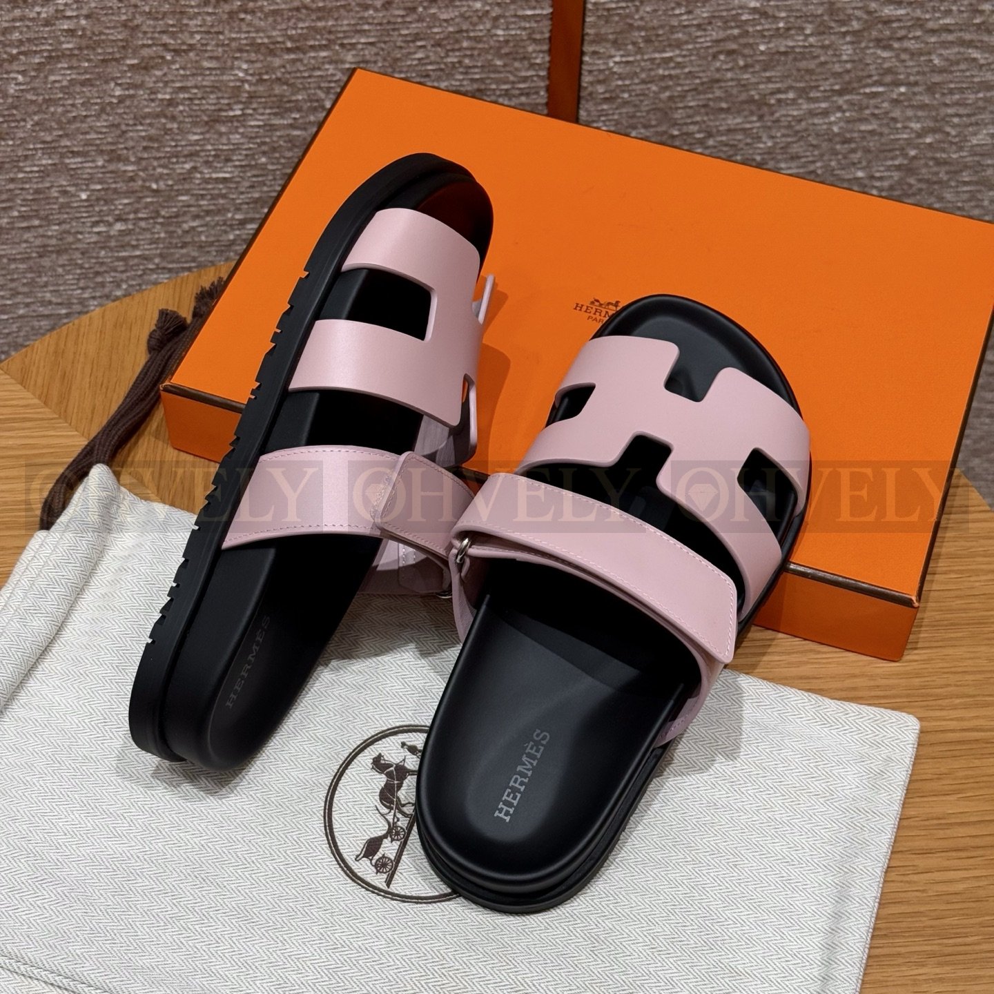HERMÈS 에르메스 칩레 샌들 카프스킨 & 블랙 로버 솔 (Rose cancan) 상품 썸네일