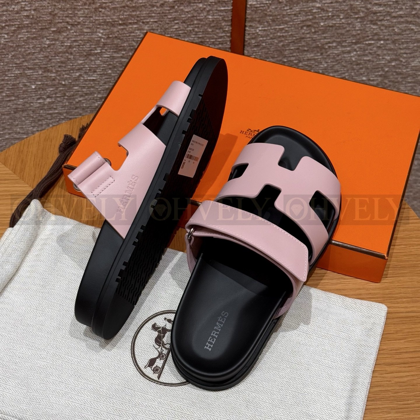 HERMÈS 에르메스 칩레 샌들 카프스킨 & 블랙 로버 솔 (Rose cancan) 상품 썸네일