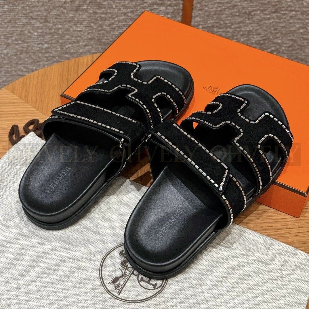 HERMÈS 에르메스 칩레 샌들 스웨이드 고트스킨 & 크리스탈 디테일 (Noir) 상품 썸네일