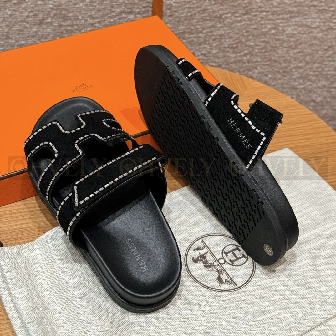 HERMÈS 에르메스 칩레 샌들 스웨이드 고트스킨 & 크리스탈 디테일 (Noir) 상품 썸네일