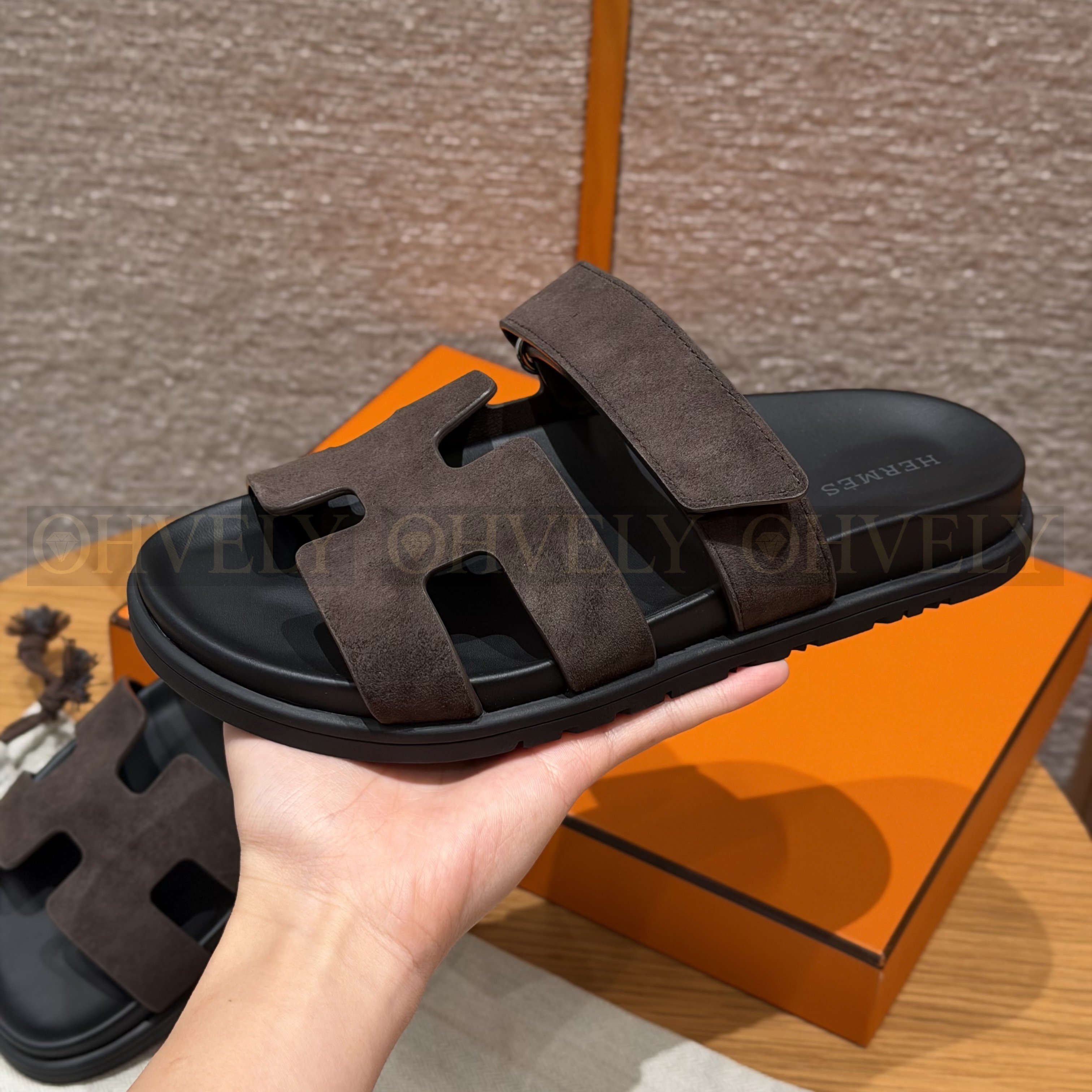HERMÈS 에르메스 칩레 샌들 샤무아 카프스킨 & 블랙 로버 솔 (Ebene) 상품 썸네일