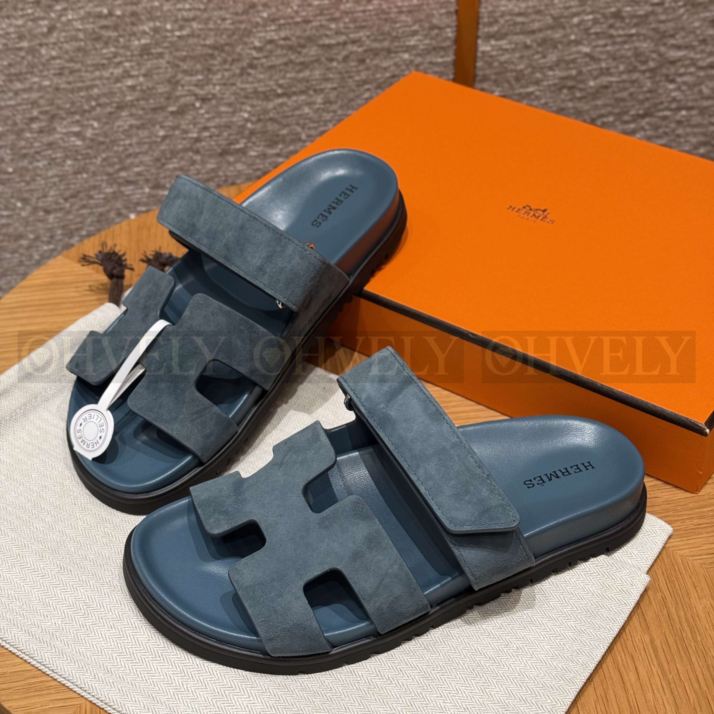 HERMÈS 에르메스 칩레 샌들 샤무아 카프스킨 & 블랙 로버 솔 (Purplish blue) 상품 썸네일