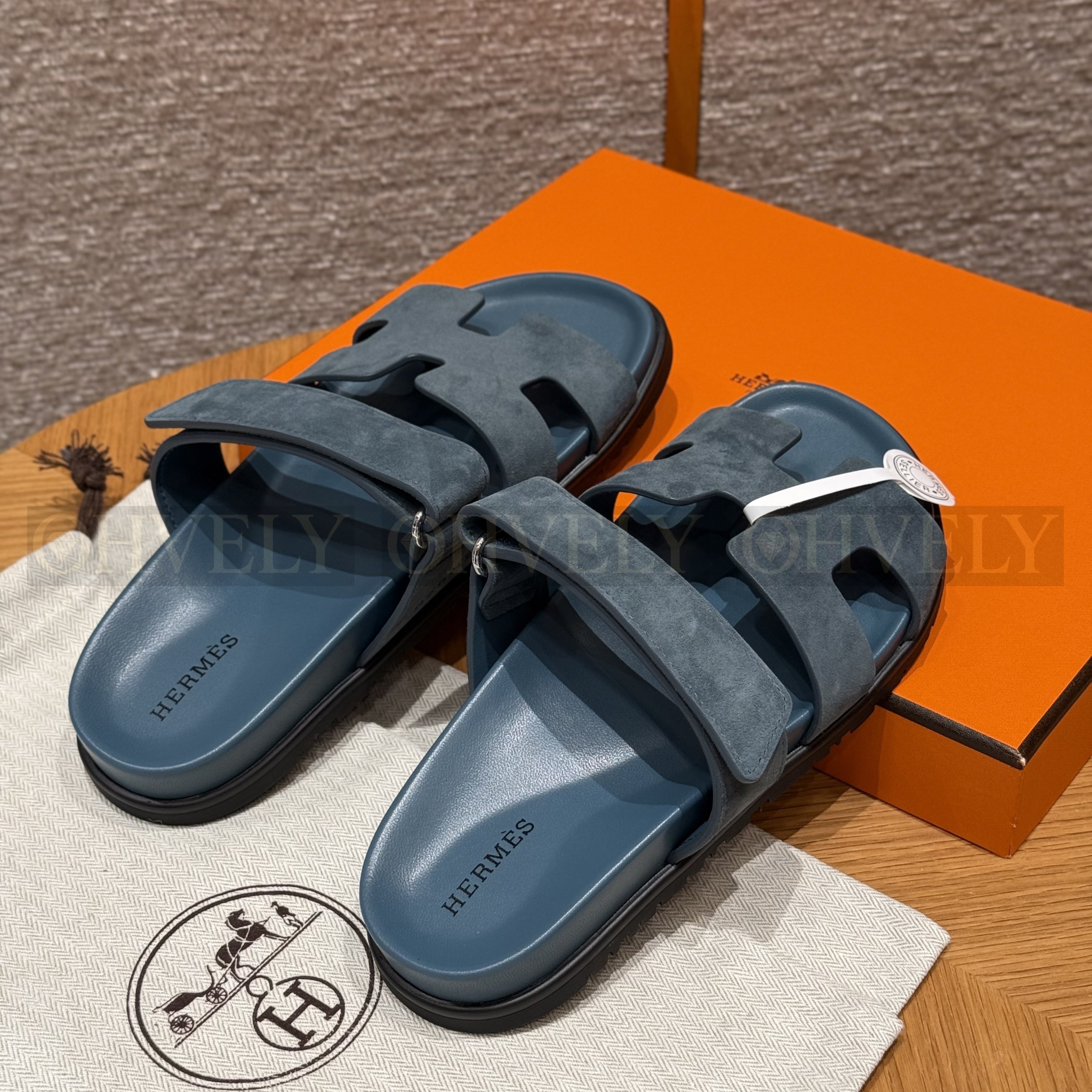 HERMÈS 에르메스 칩레 샌들 샤무아 카프스킨 & 블랙 로버 솔 (Purplish blue) 상품 썸네일