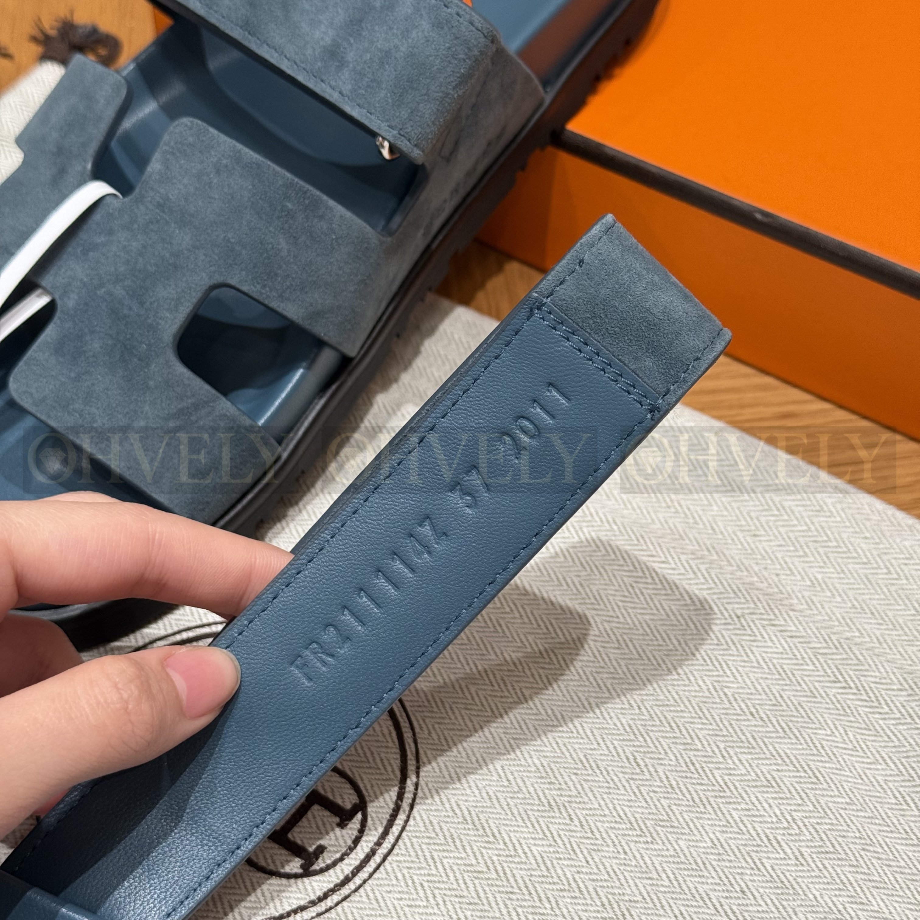 HERMÈS 에르메스 칩레 샌들 샤무아 카프스킨 & 블랙 로버 솔 (Purplish blue) 상품 썸네일
