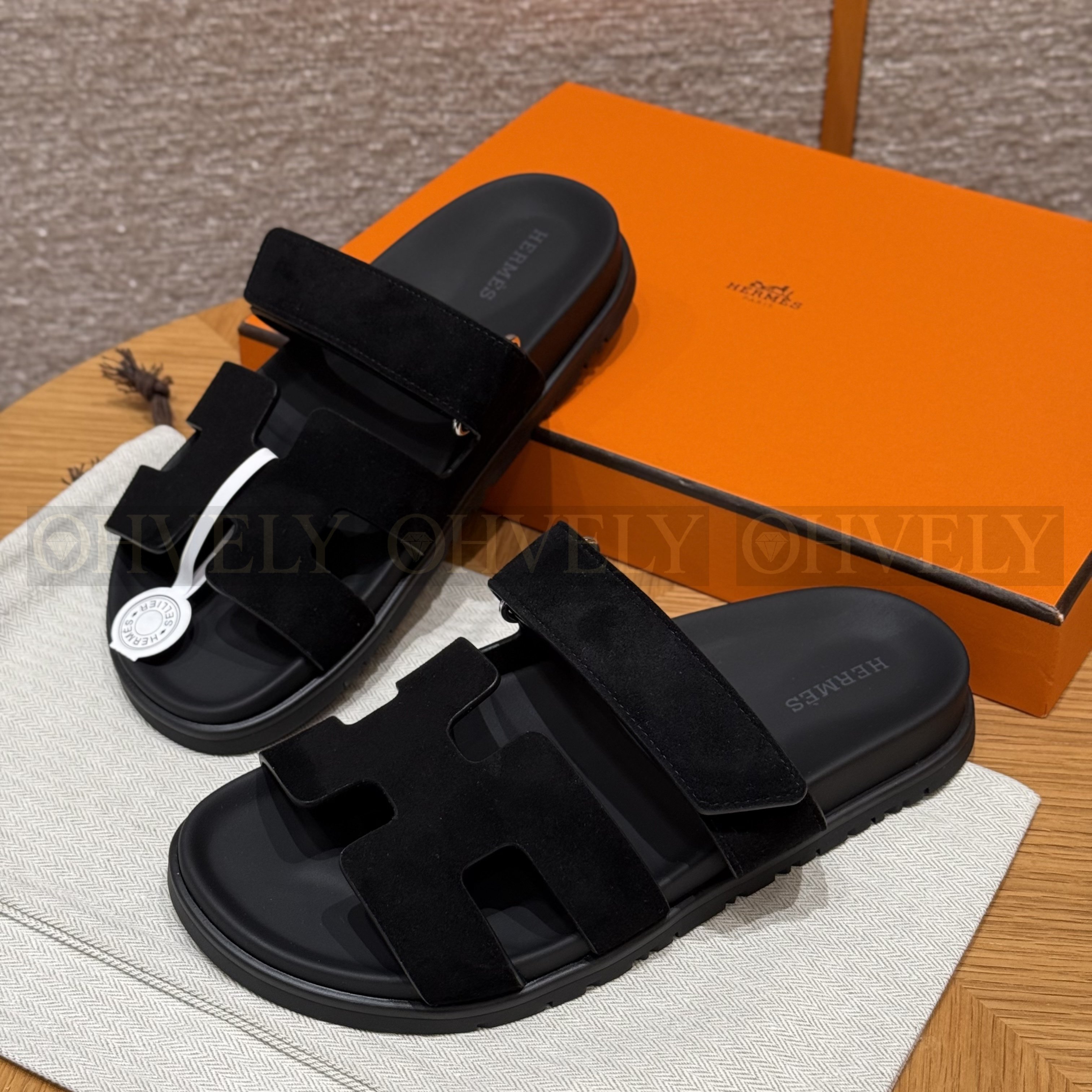 HERMÈS 에르메스 칩레 샌들 샤무아 카프스킨 & 블랙 로버 솔 (noir) 상품 썸네일