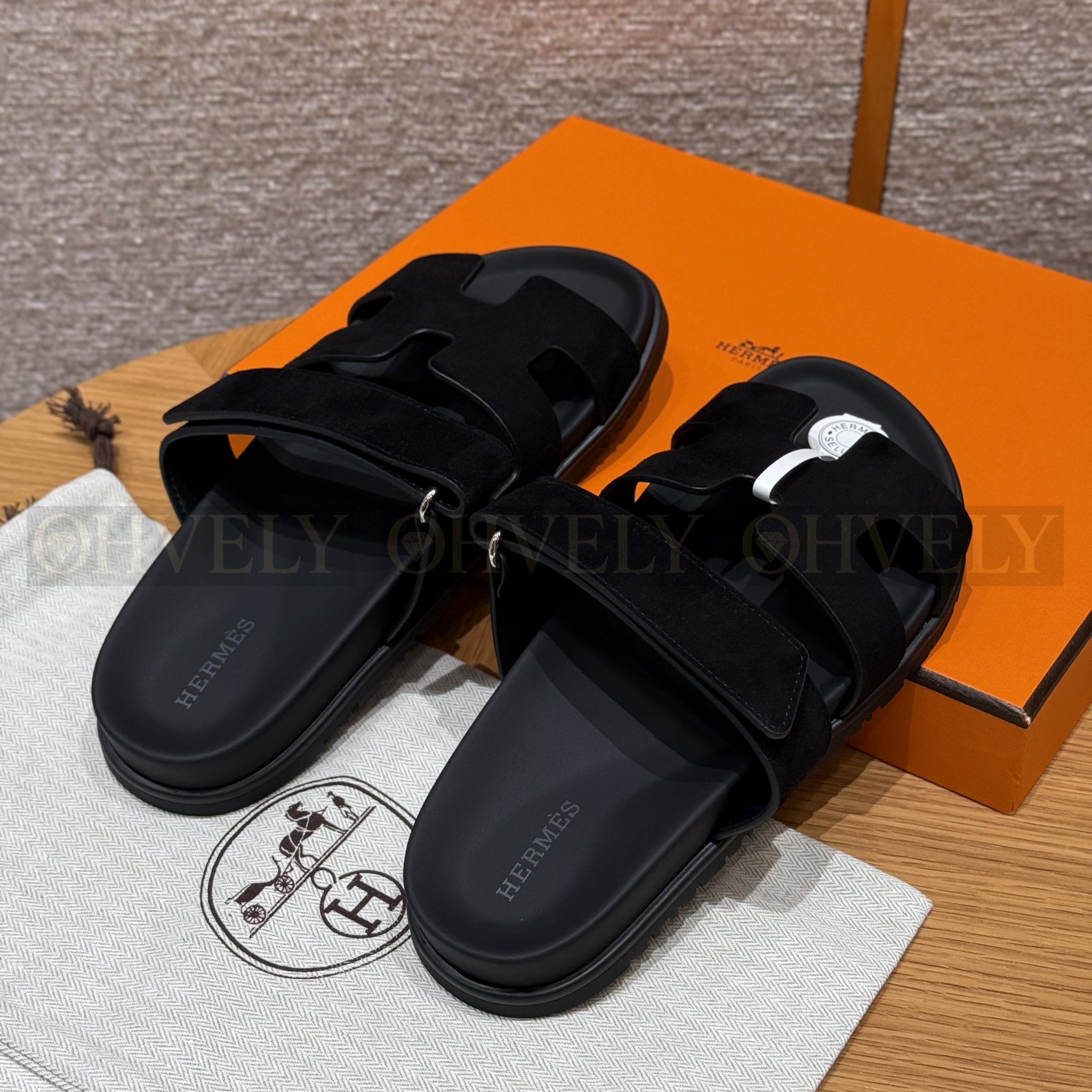 HERMÈS 에르메스 칩레 샌들 샤무아 카프스킨 & 블랙 로버 솔 (noir) 상품 썸네일
