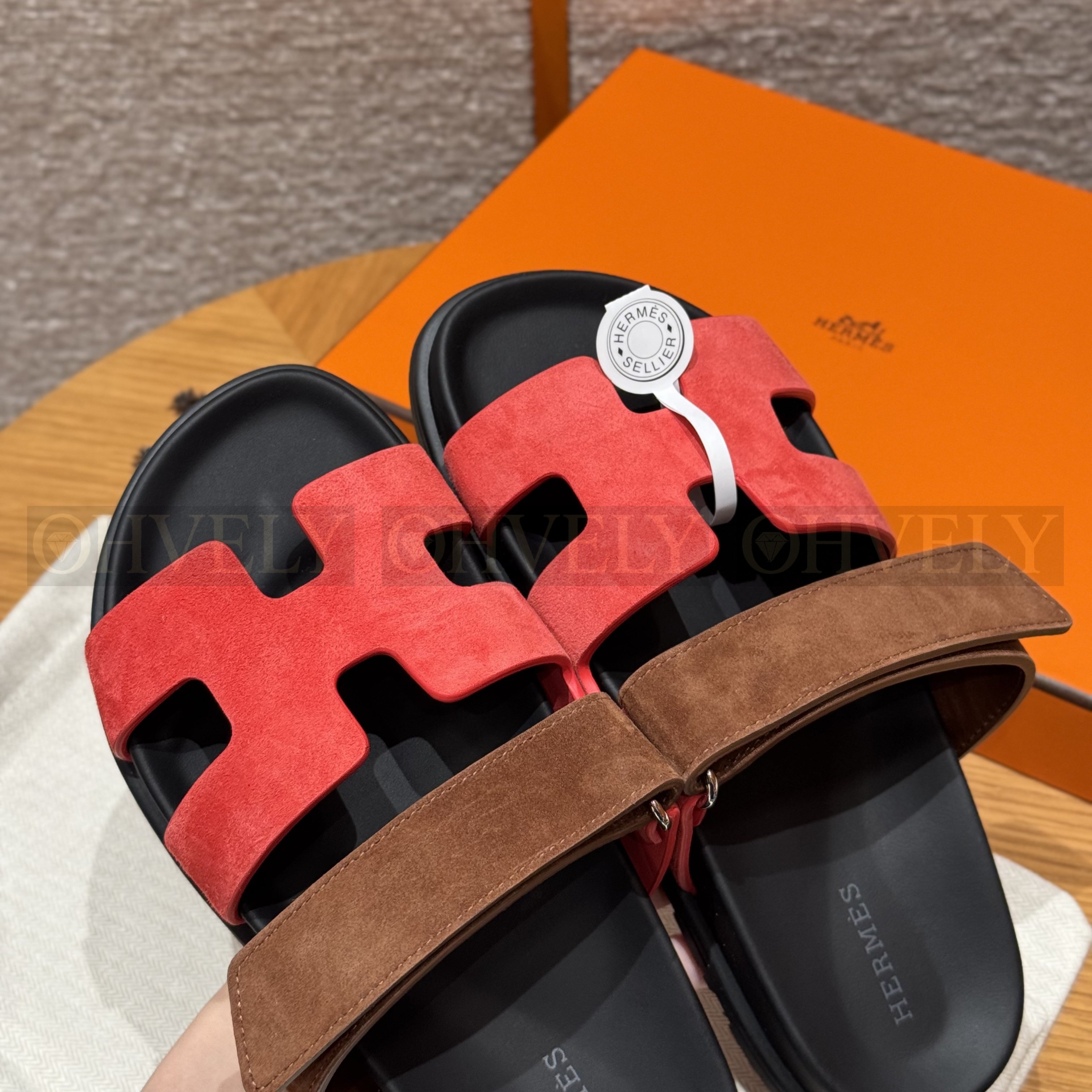 HERMÈS 에르메스 칩레 샌들 샤무아 카프스킨 & 블랙 로버 솔 (Brownish red / amber earthy yellow) 상품 썸네일