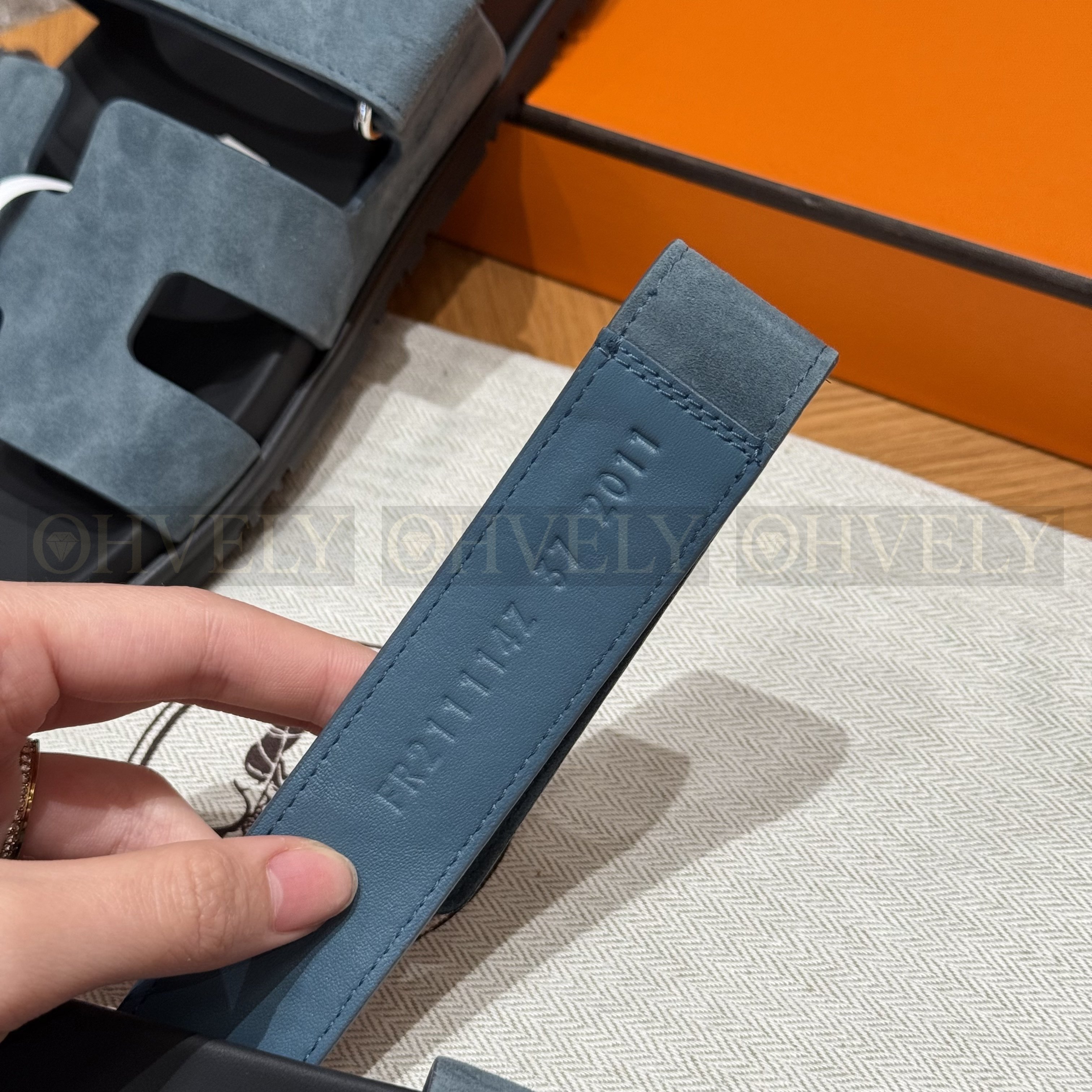 HERMÈS 에르메스 칩레 샌들 샤무아 카프스킨 & 블랙 로버 솔 (Bleu celeste) 상품 썸네일