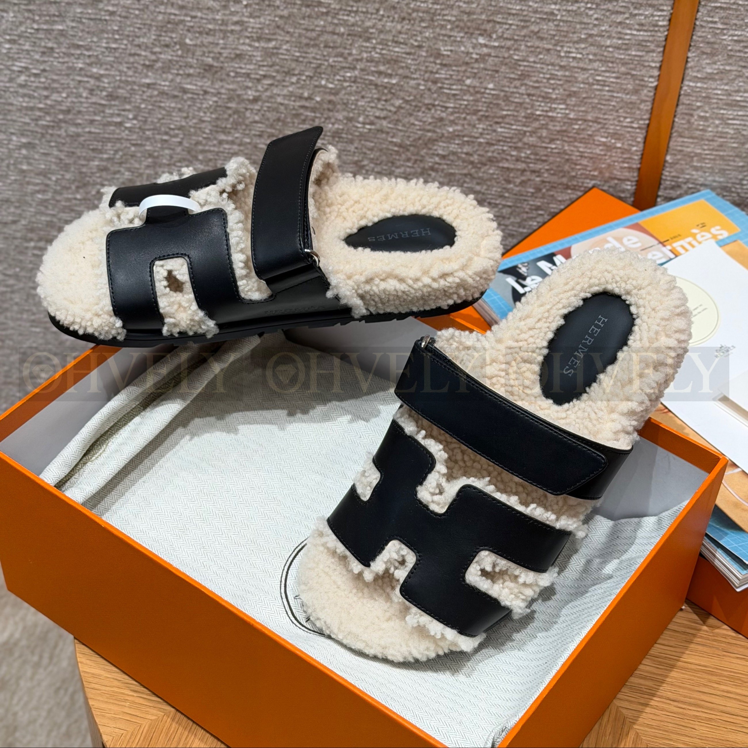 HERMÈS 에르메스 치프레 샌들 카프스킨 & 시어링 (black) 상품 썸네일