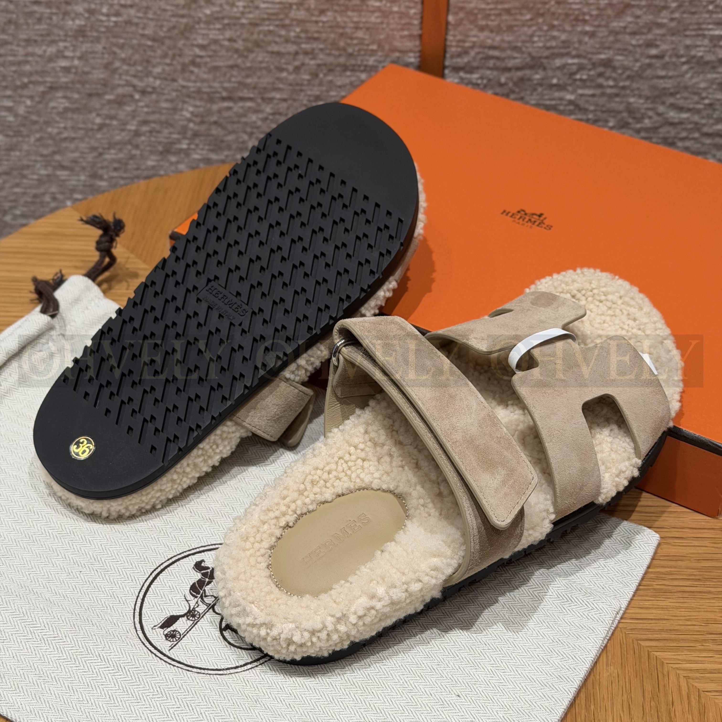 HERMÈS 에르메스 치프레 샌들 카프스킨 & 시어링 (Beige Lin) 상품 썸네일