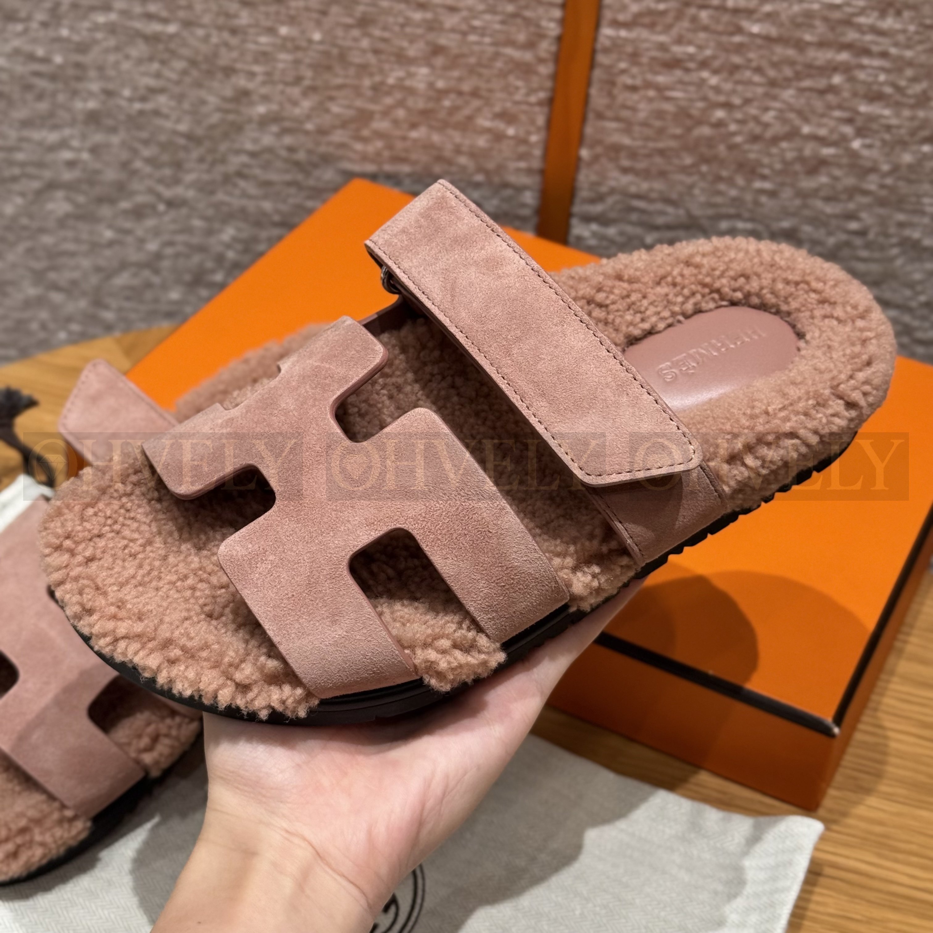 HERMÈS 에르메스 치프레 샌들 카프스킨 & 시어링 (Nude pink) 상품 썸네일