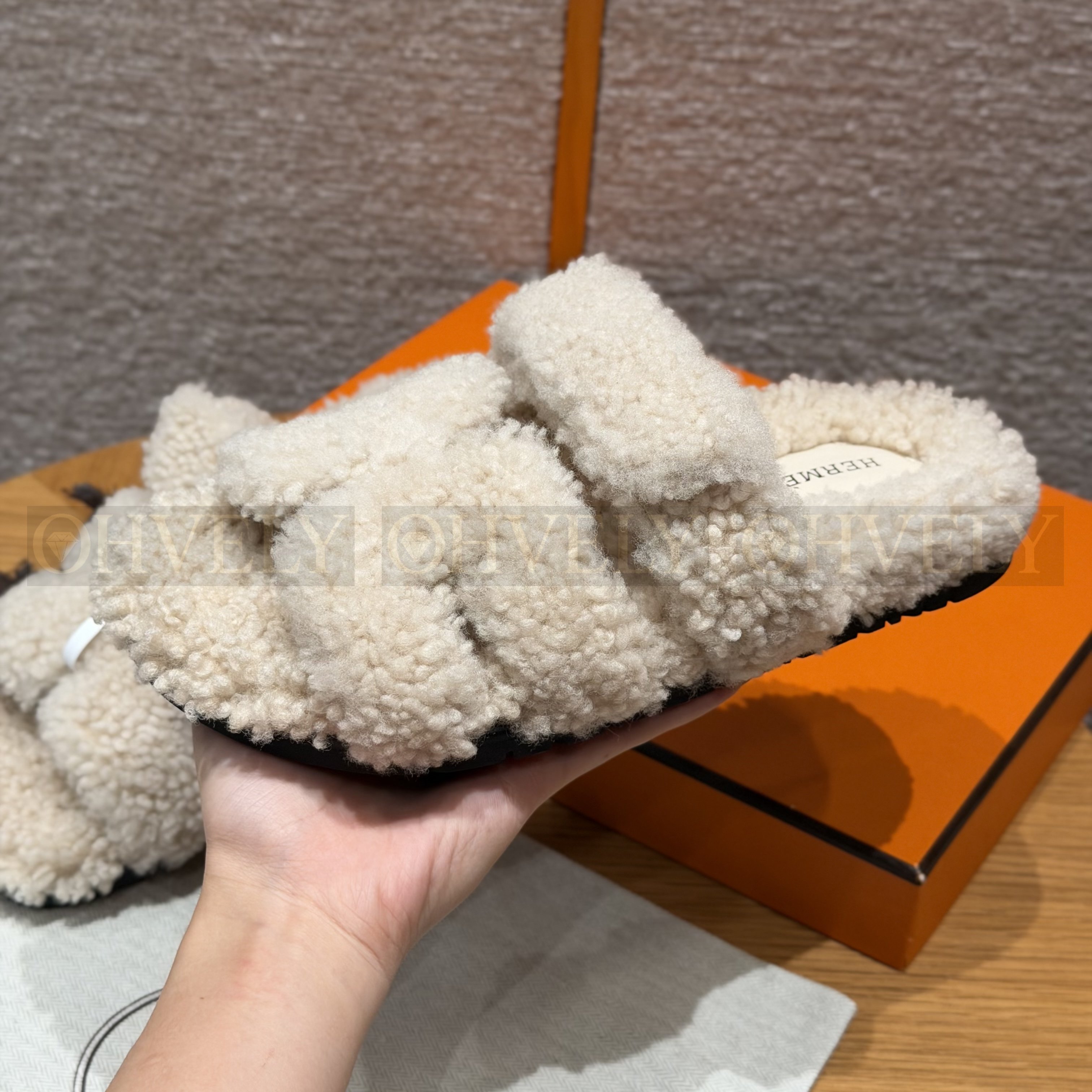 HERMÈS 에르메스 치프레 샌들 카프스킨 & 시어링 (Blanc) 상품 썸네일