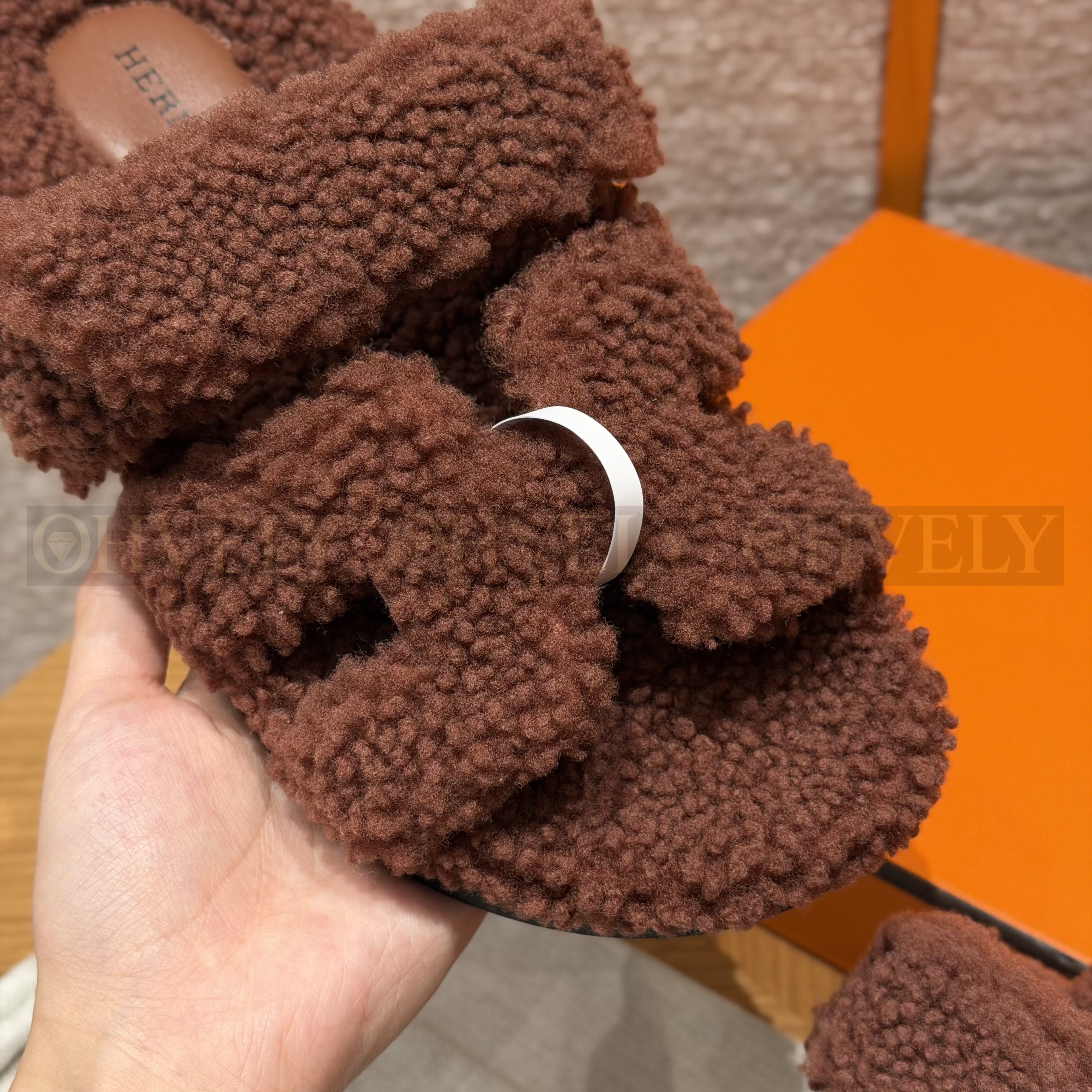 HERMÈS 에르메스 치프레 샌들 카프스킨 & 시어링 (brown) 상품 썸네일