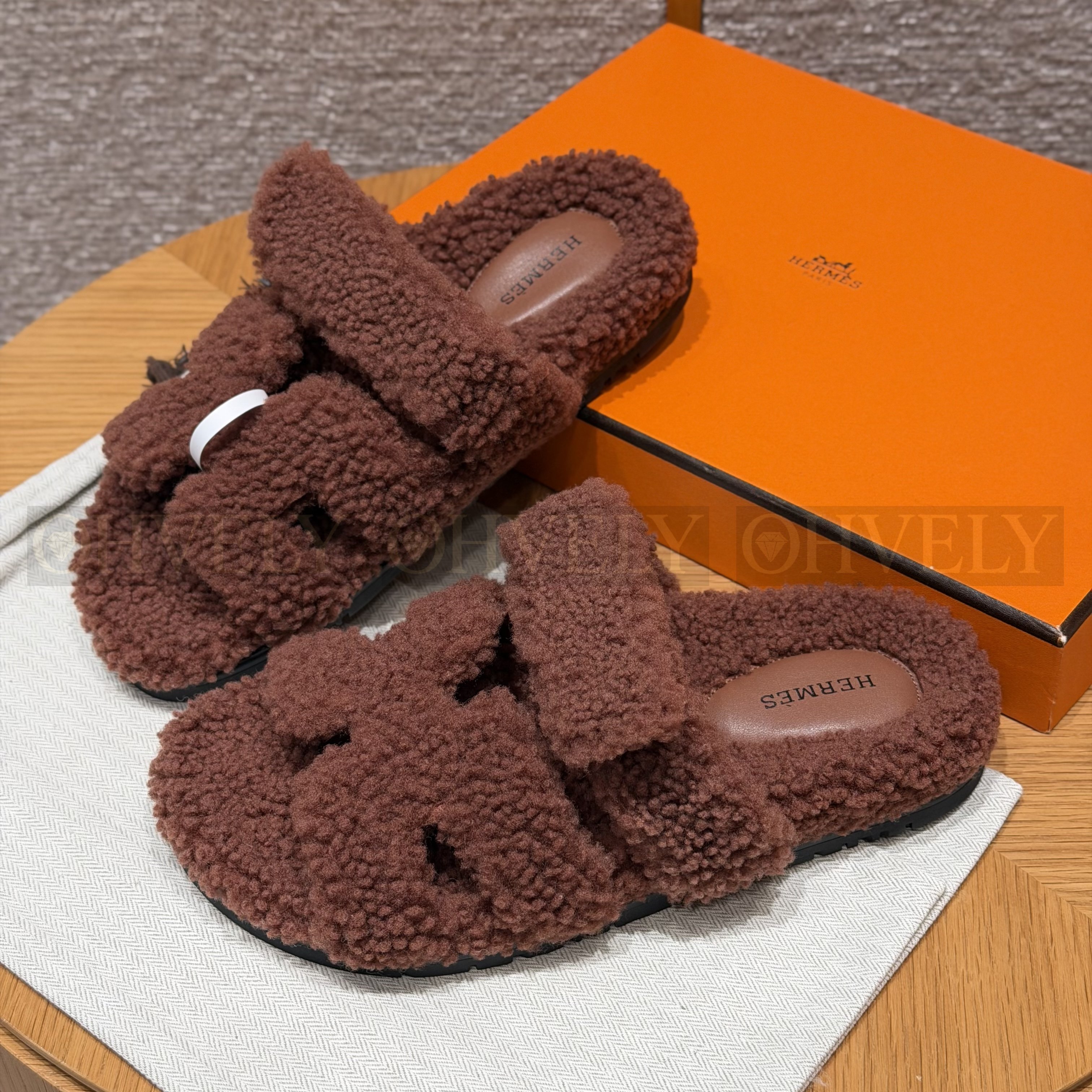 HERMÈS 에르메스 치프레 샌들 카프스킨 & 시어링 (brown) 상품 썸네일