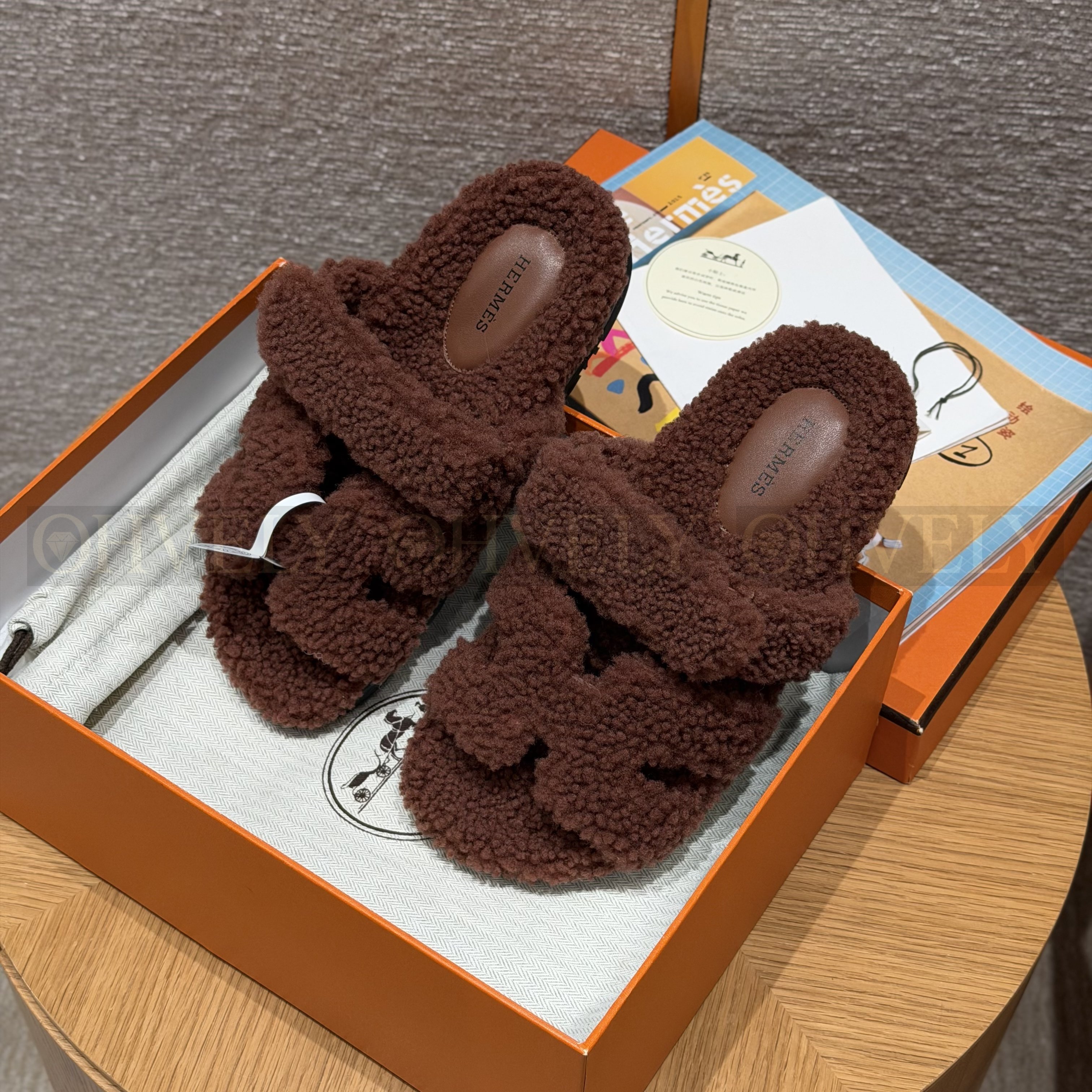HERMÈS 에르메스 치프레 샌들 카프스킨 & 시어링 (brown) 상품 썸네일