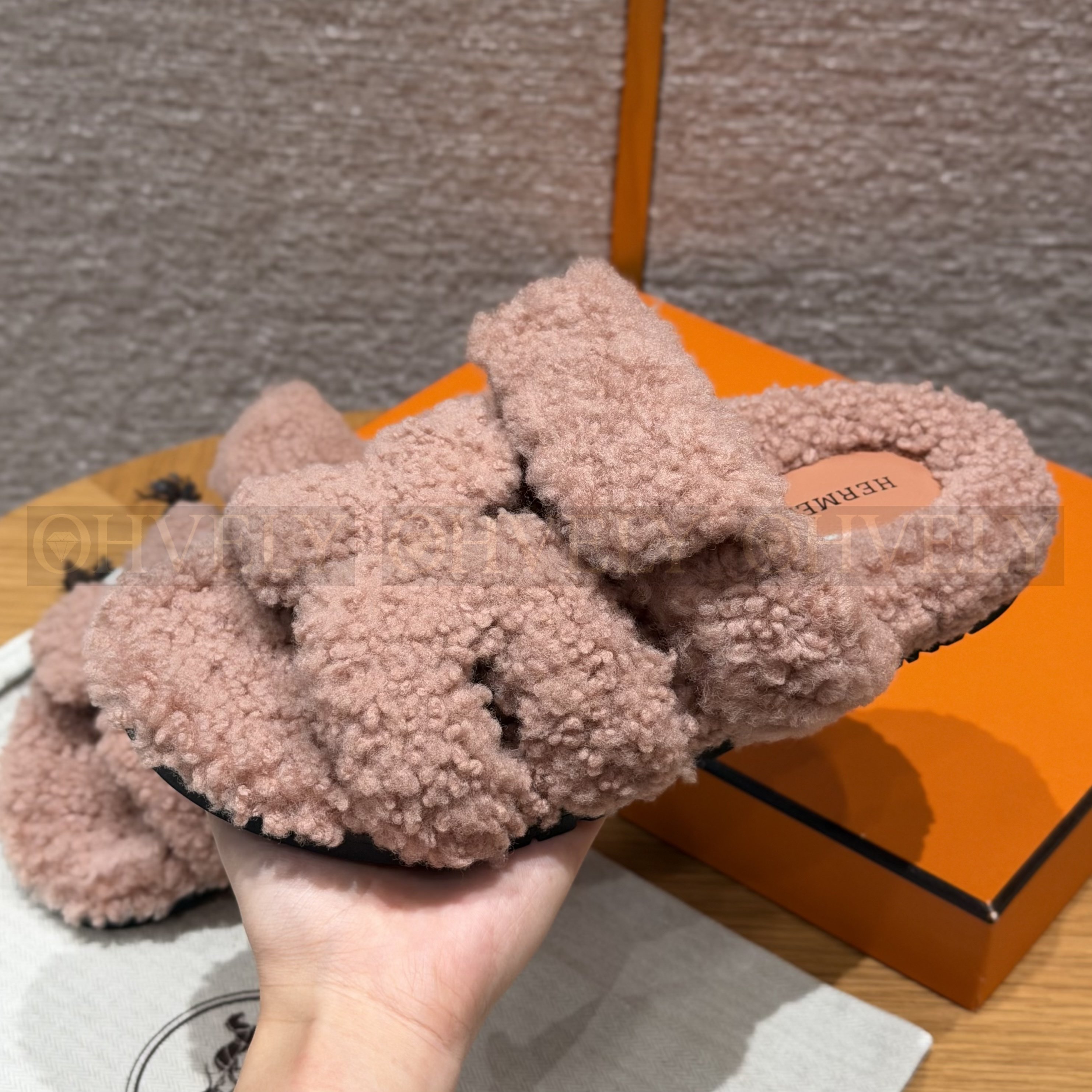 HERMÈS 에르메스 치프레 샌들 카프스킨 & 시어링 (Naked pink) 상품 썸네일