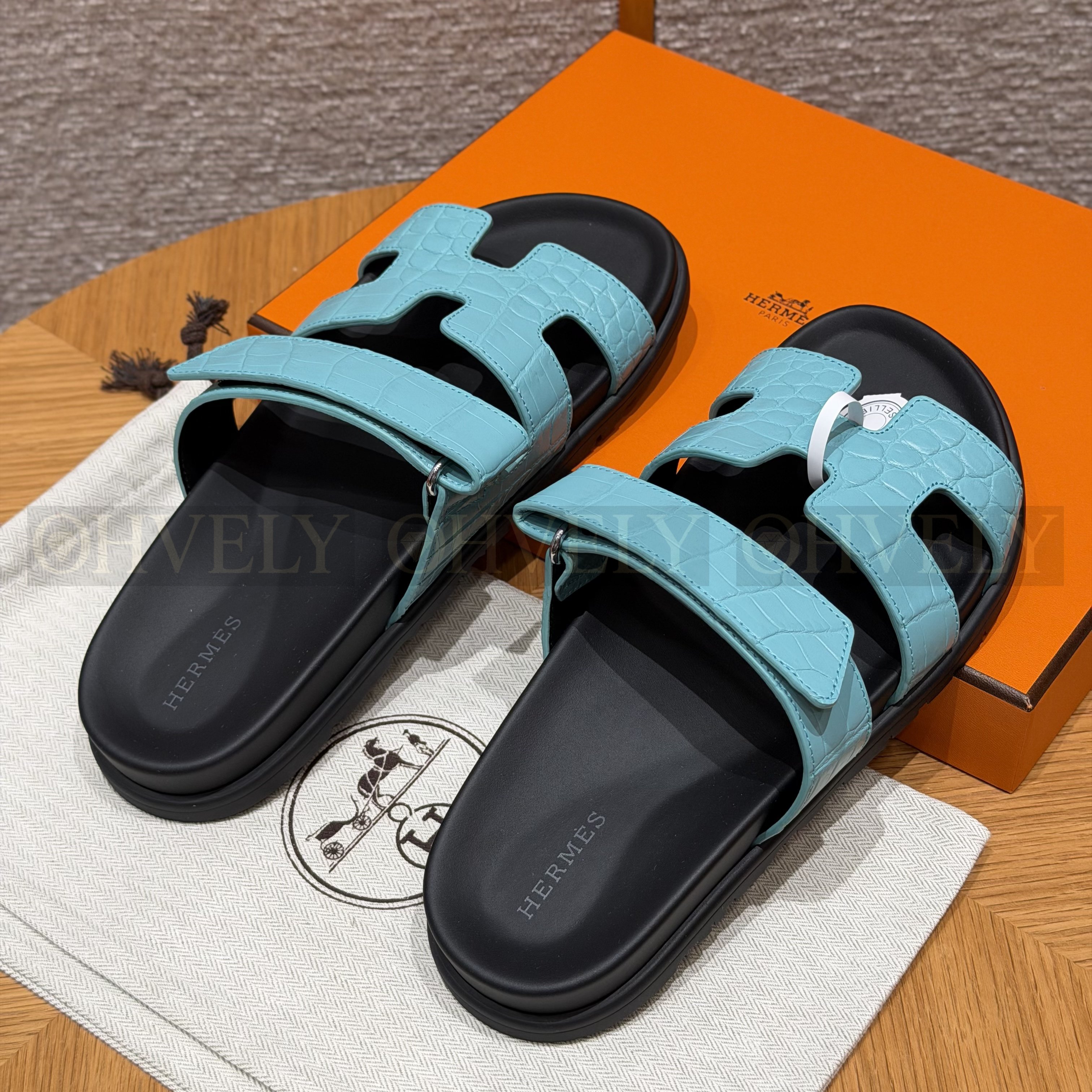 HERMÈS 에르메스 치레 샌들 매트 엘리게이터 & 블랙 로버 솔  (Bleu Cyan) 상품 썸네일