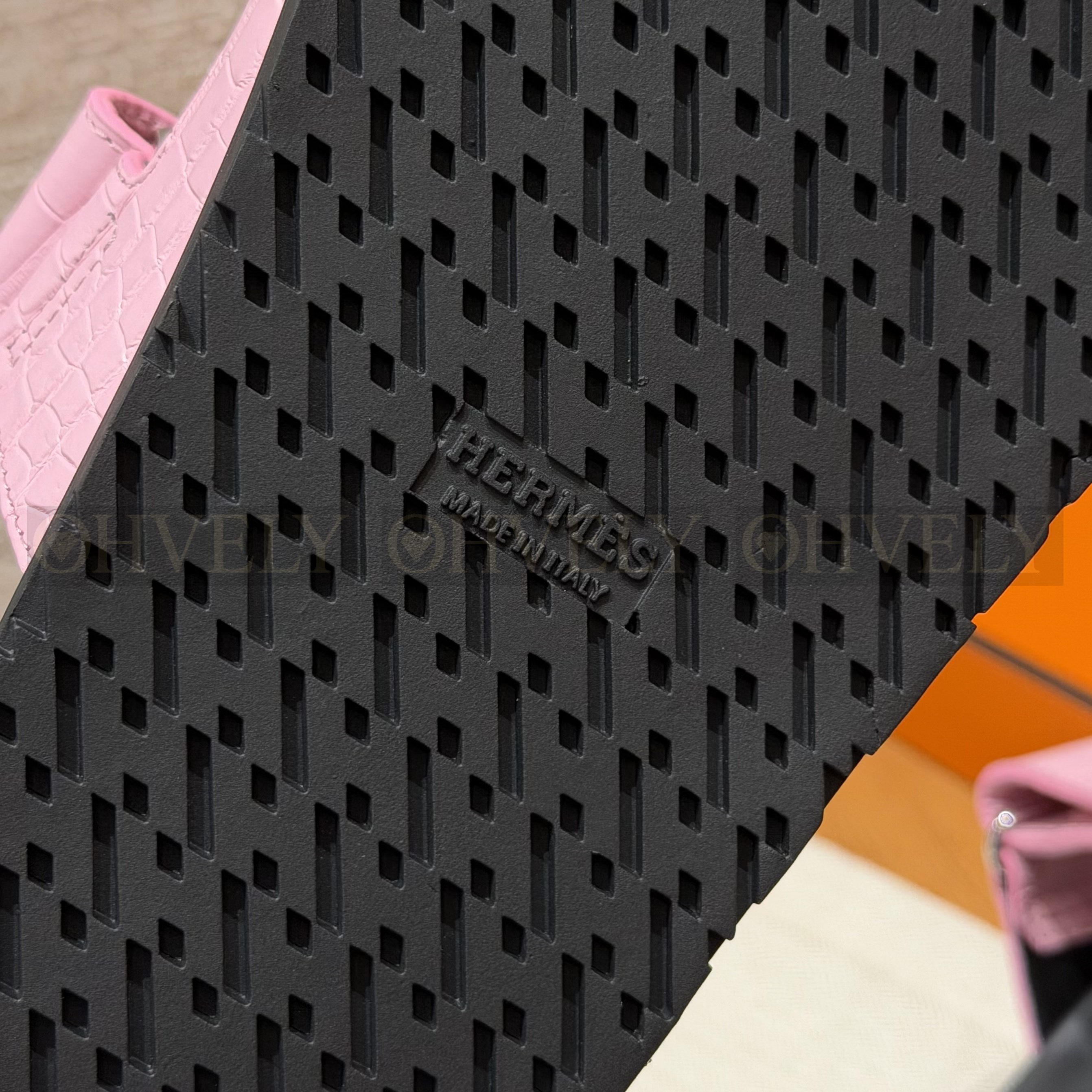 HERMÈS 에르메스 치레 샌들 매트 엘리게이터 & 블랙 로버 솔  (pink) 상품 썸네일