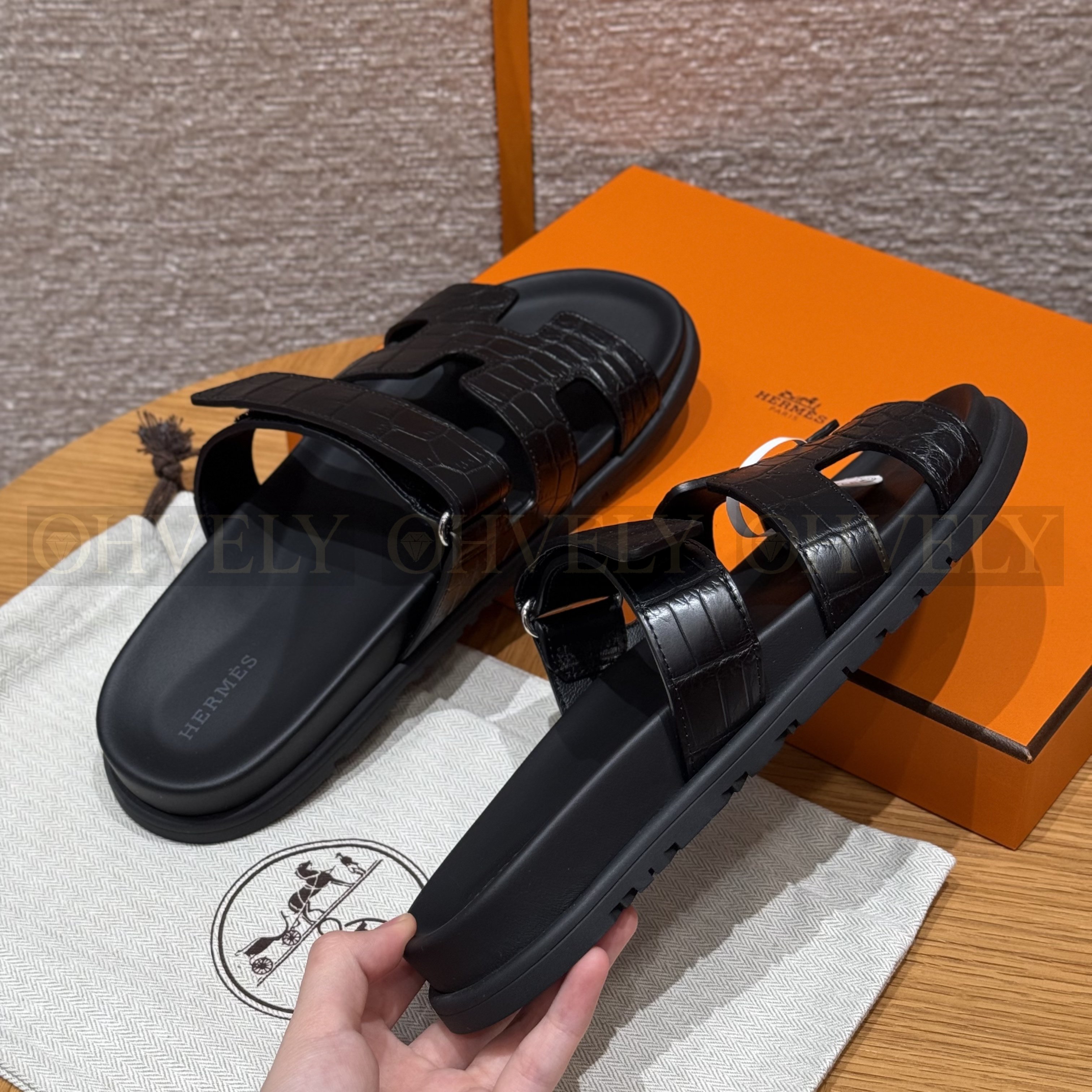 HERMÈS 에르메스 치레 샌들 매트 엘리게이터 & 블랙 로버 솔  (Noir) 상품 썸네일