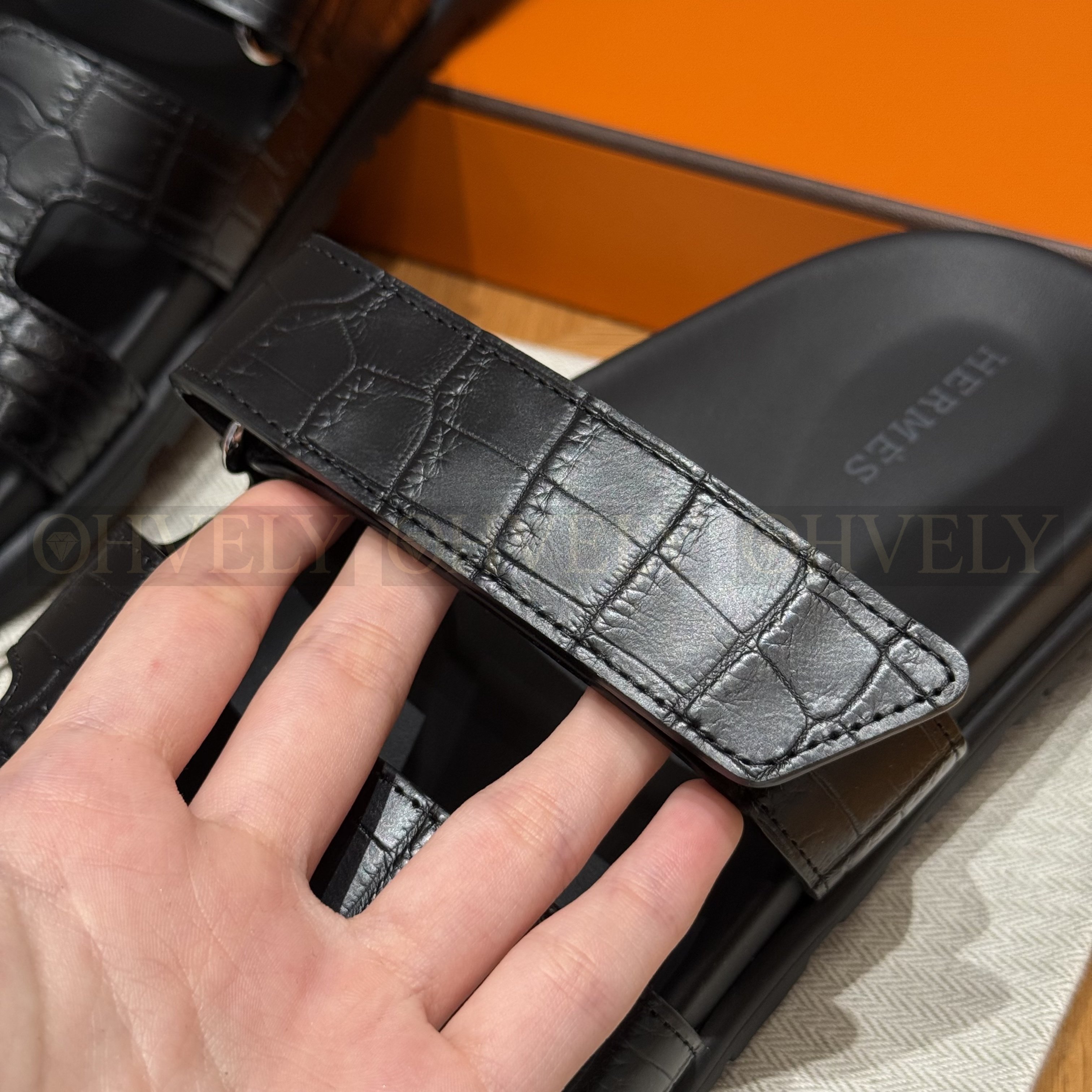 HERMÈS 에르메스 치레 샌들 매트 엘리게이터 & 블랙 로버 솔  (Noir) 상품 썸네일