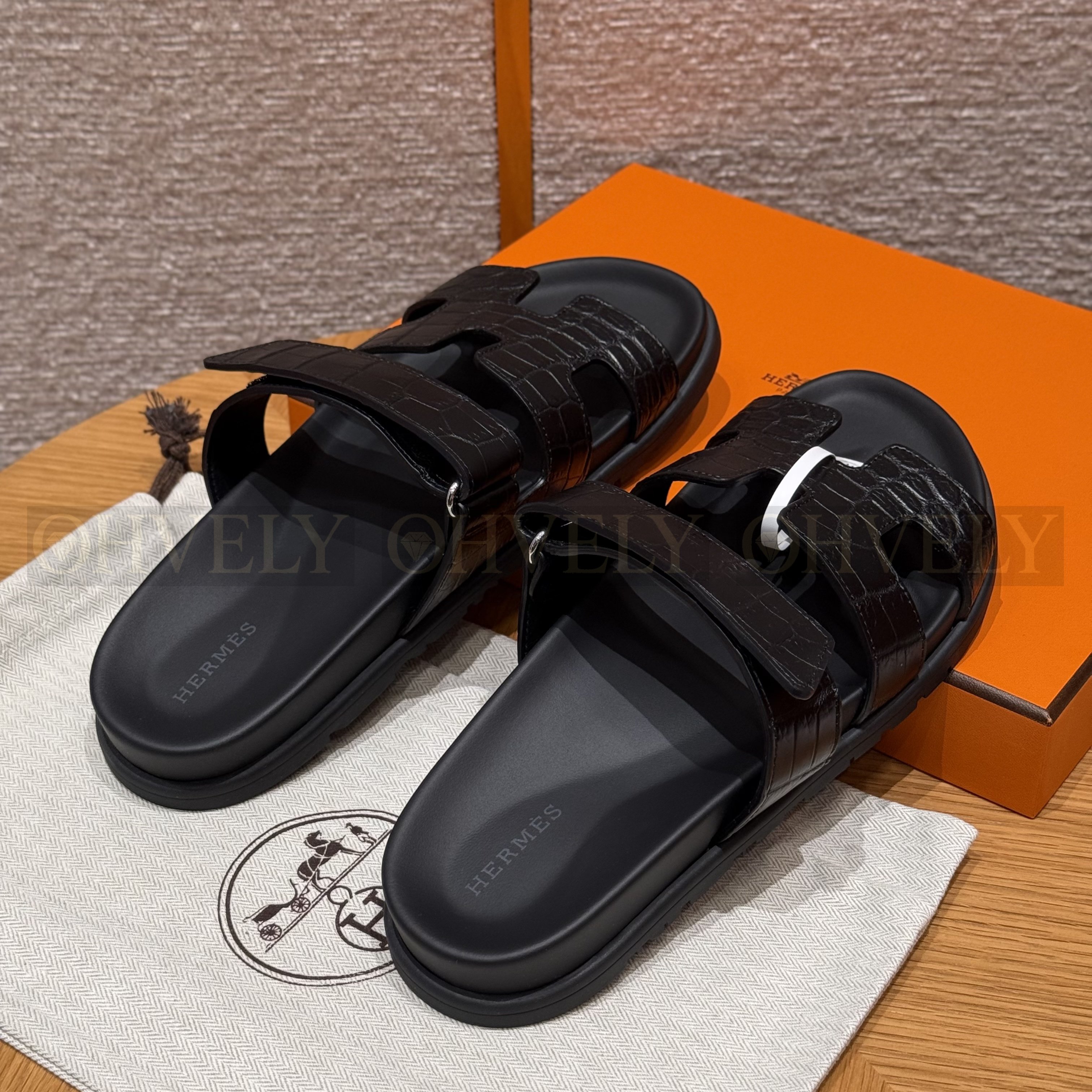 HERMÈS 에르메스 치레 샌들 매트 엘리게이터 & 블랙 로버 솔  (Noir) 상품 썸네일