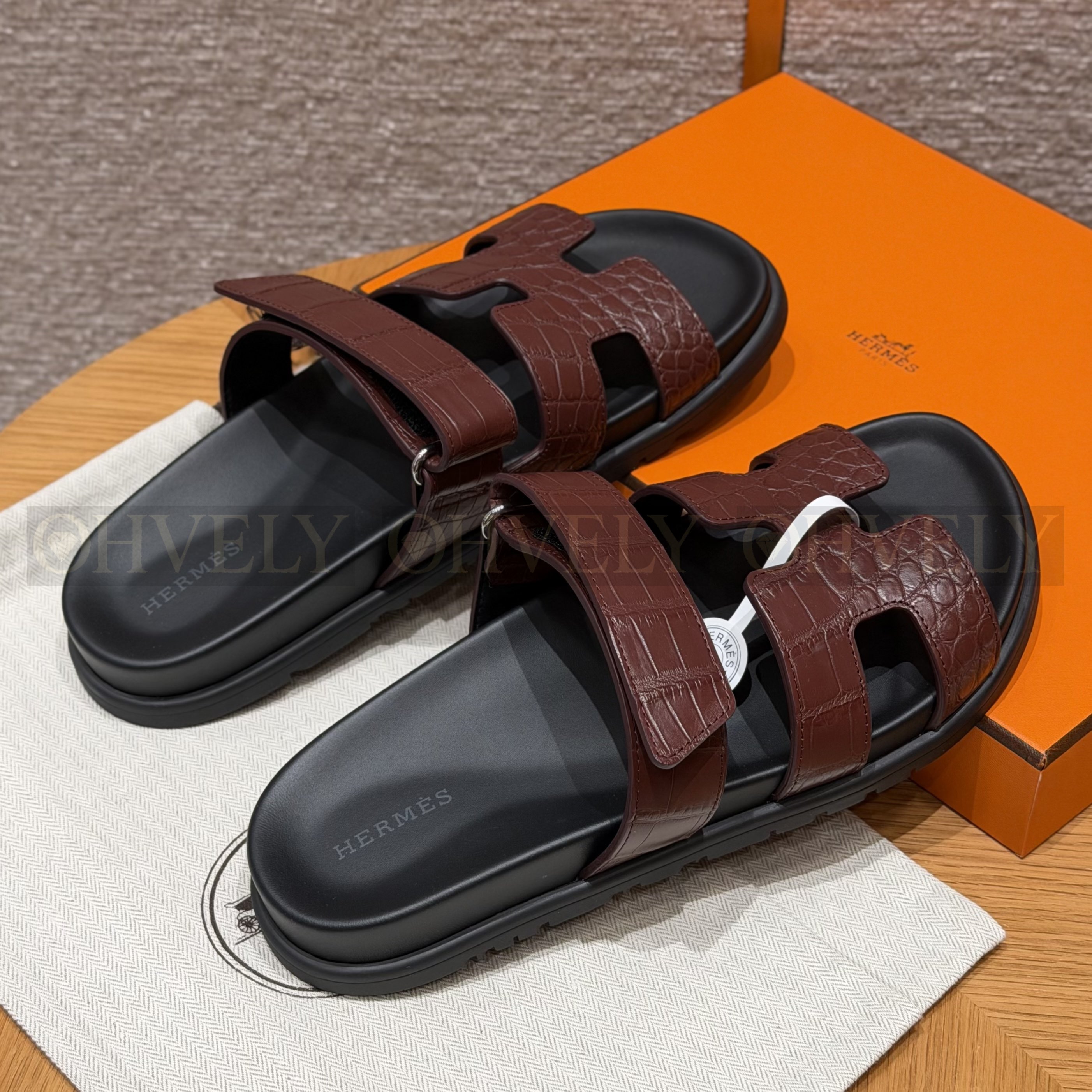 HERMÈS 에르메스 치레 샌들 매트 엘리게이터 & 블랙 로버 솔  (Burgundy red) 상품 썸네일