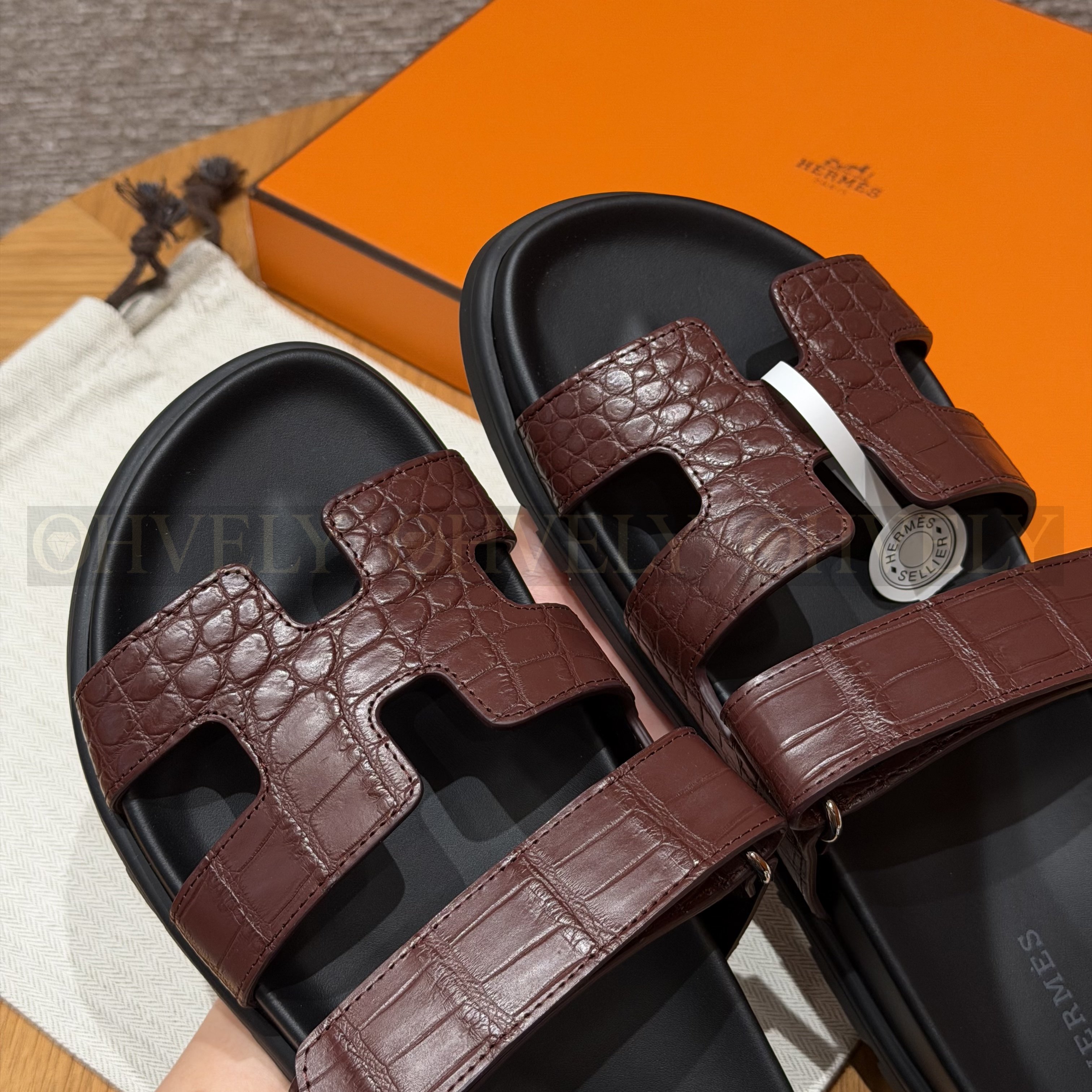 HERMÈS 에르메스 치레 샌들 매트 엘리게이터 & 블랙 로버 솔  (Burgundy red) 상품 썸네일
