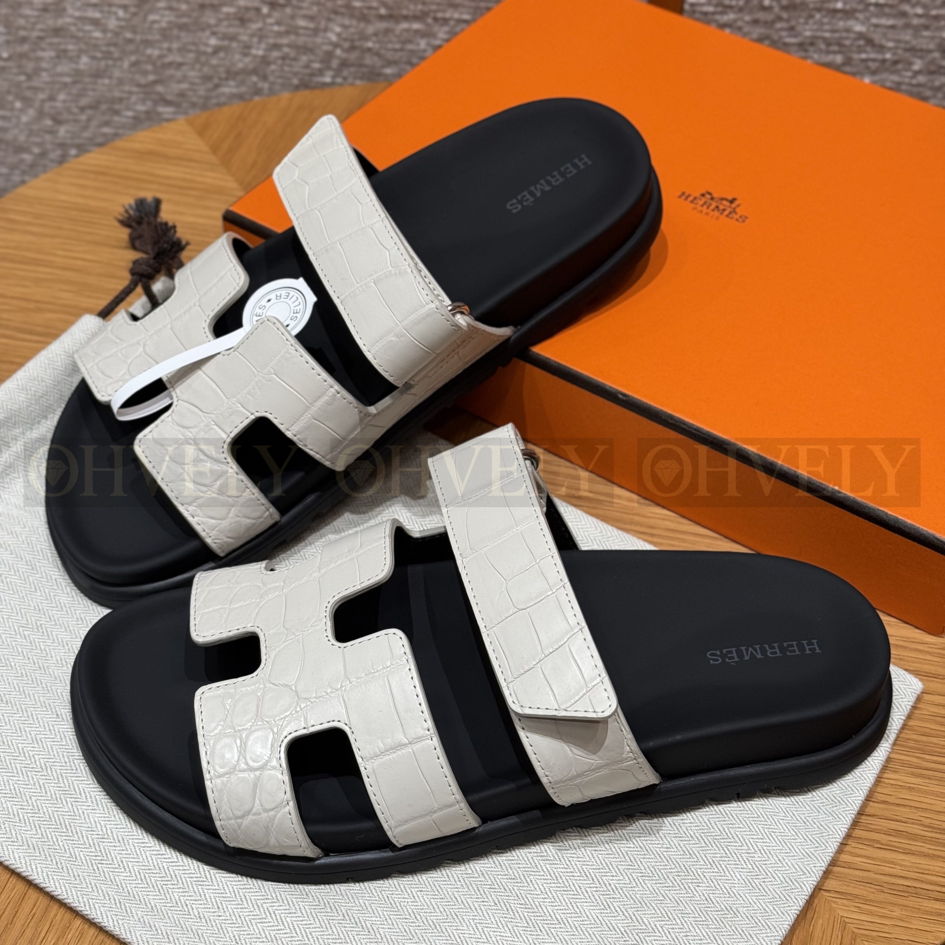 HERMÈS 에르메스 치레 샌들 매트 엘리게이터 & 블랙 로버 솔  (Beton) 상품 썸네일