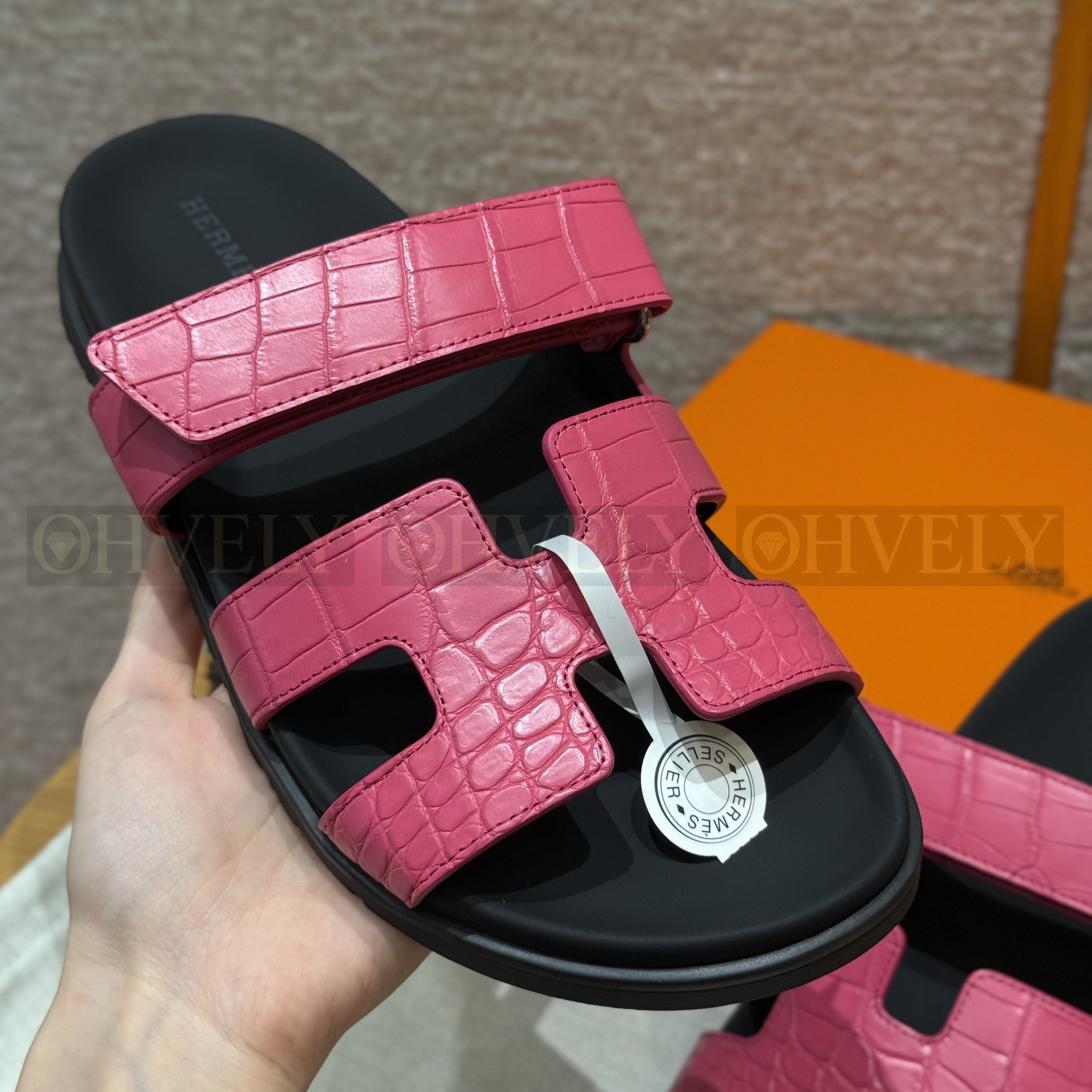 HERMÈS 에르메스 치레 샌들 매트 엘리게이터 & 블랙 로버 솔  (Rose red) 상품 썸네일