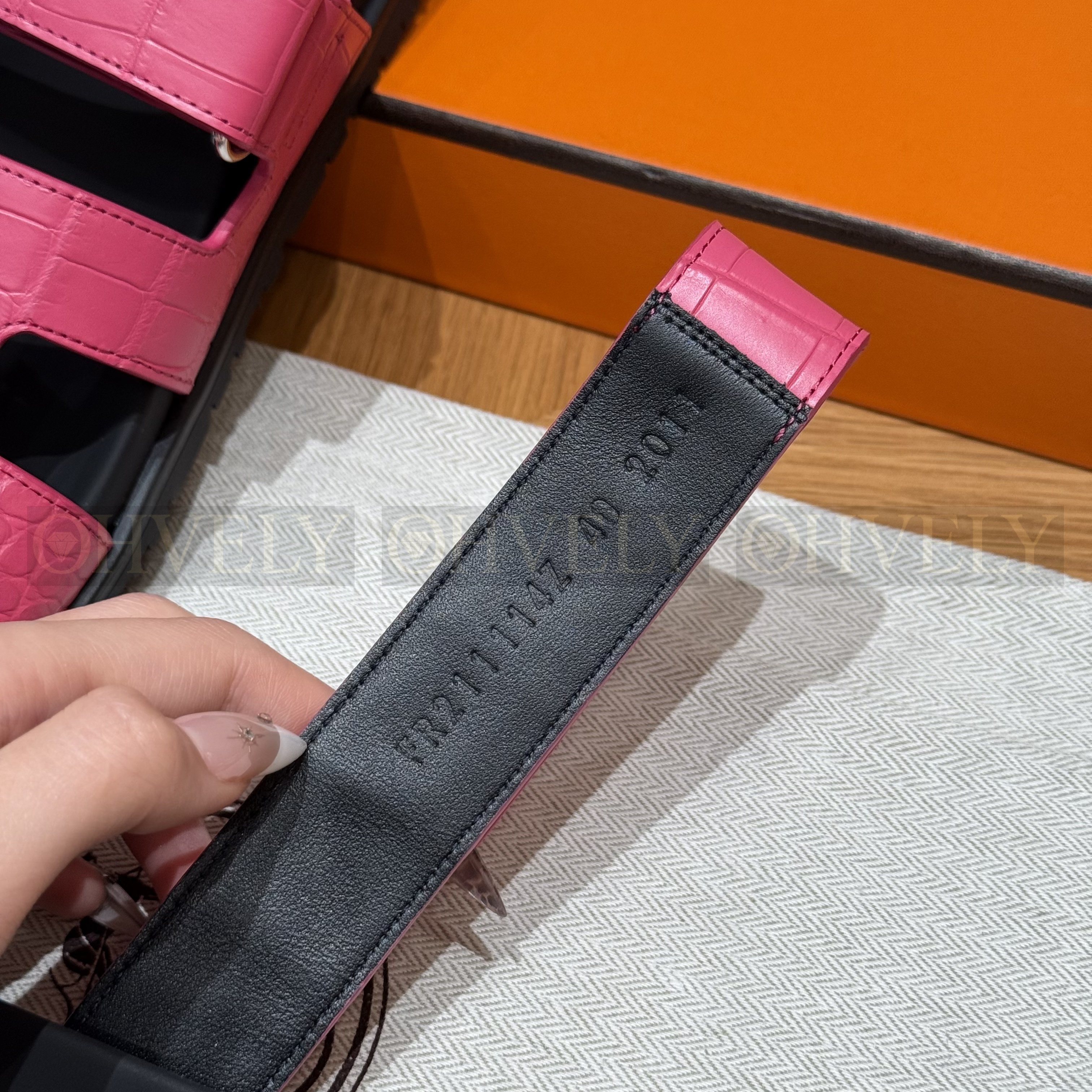 HERMÈS 에르메스 치레 샌들 매트 엘리게이터 & 블랙 로버 솔  (Rose red) 상품 썸네일