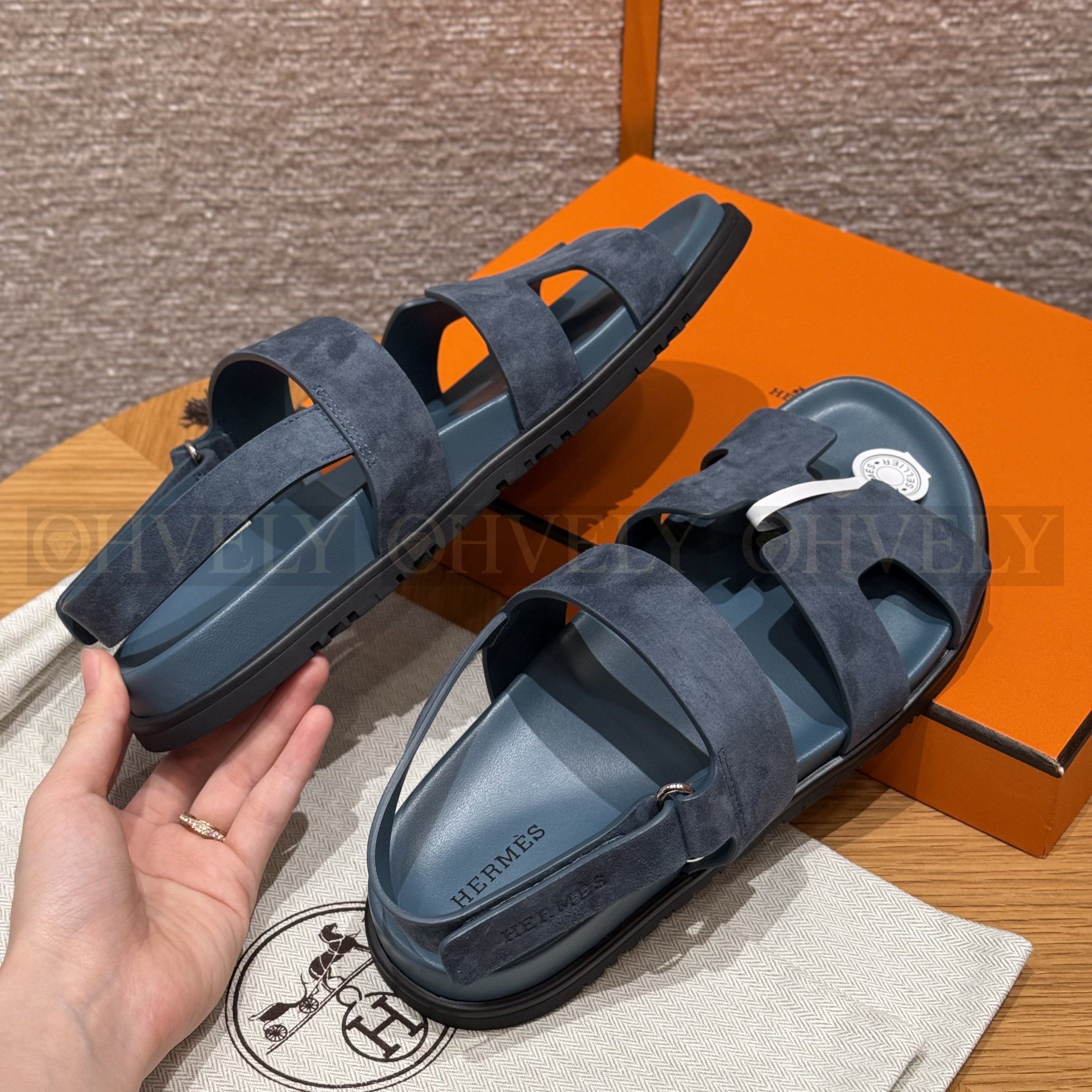 HERMÈS 에르메스 에제리 샌들 카프스킨 & 블랙 로버 솔 (Purplish blue) 상품 썸네일