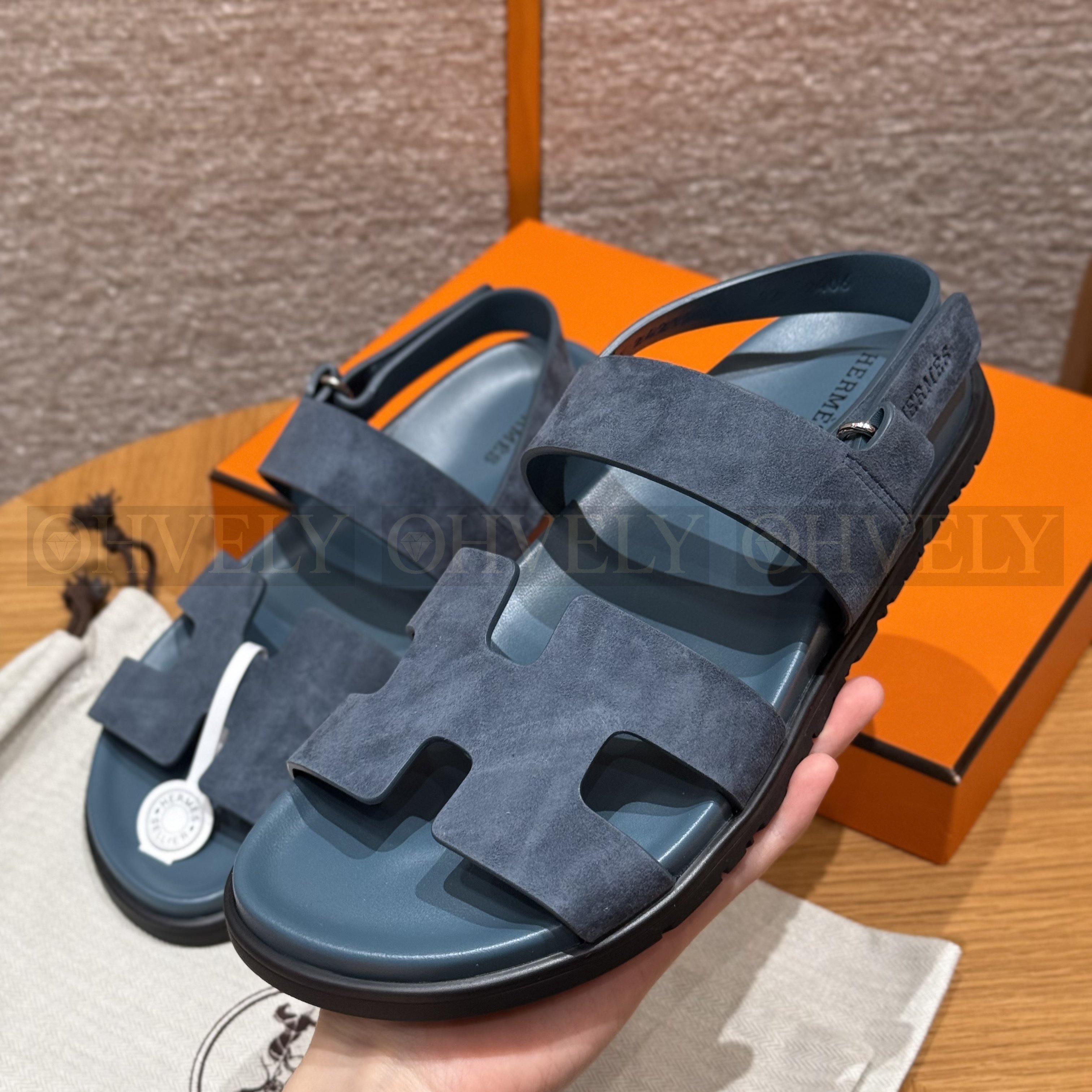 HERMÈS 에르메스 에제리 샌들 카프스킨 & 블랙 로버 솔 (Purplish blue) 상품 썸네일