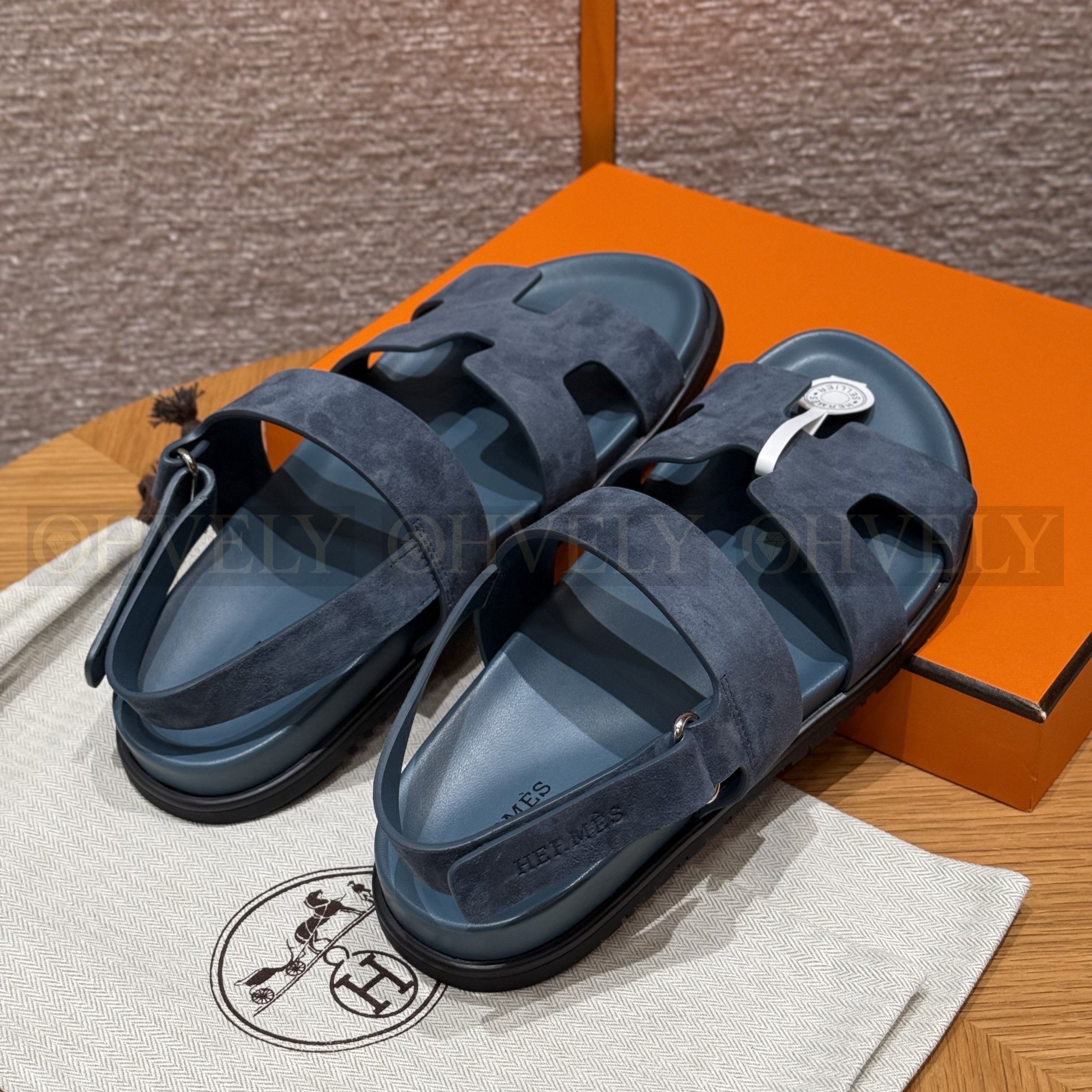 HERMÈS 에르메스 에제리 샌들 카프스킨 & 블랙 로버 솔 (Purplish blue) 상품 썸네일