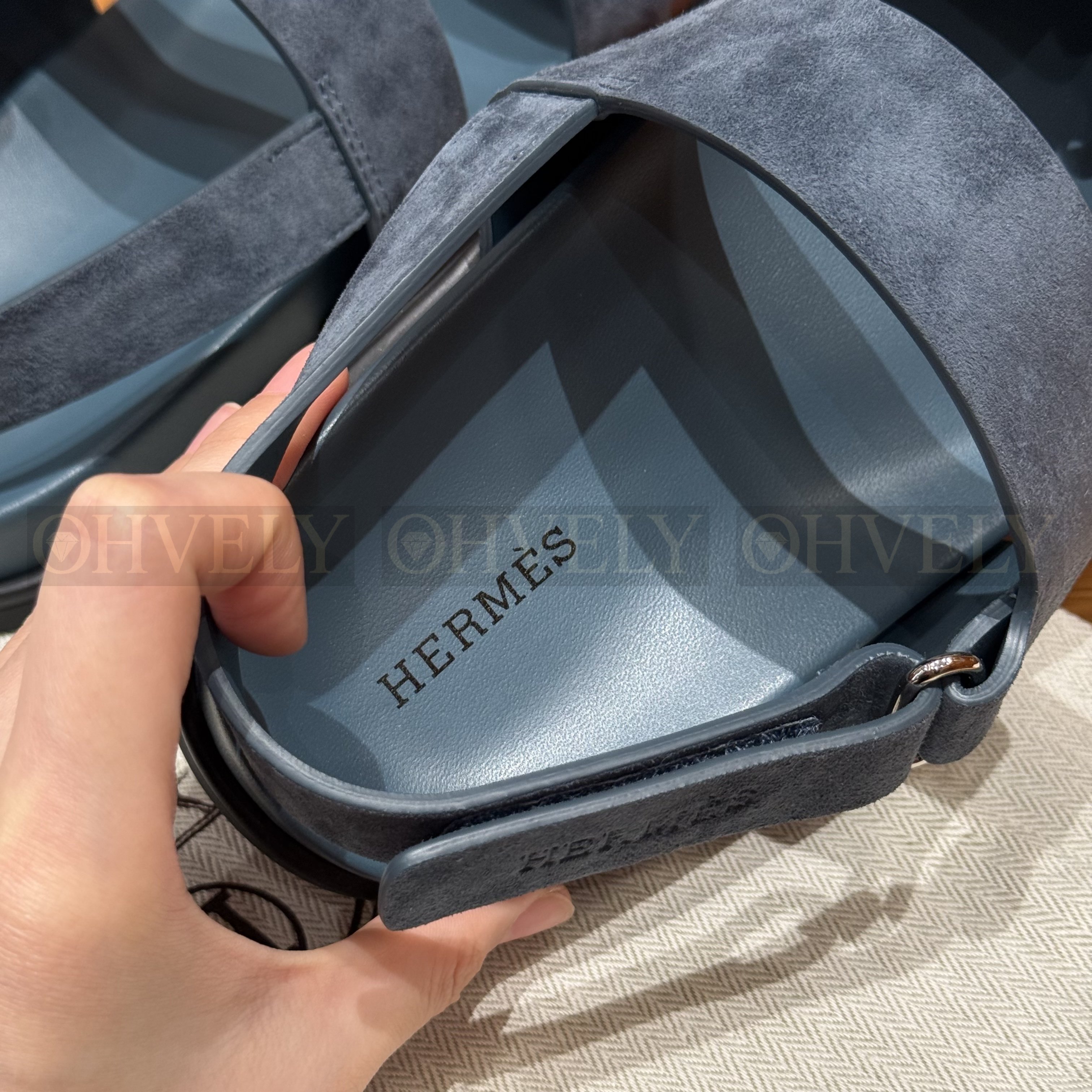 HERMÈS 에르메스 에제리 샌들 카프스킨 & 블랙 로버 솔 (Purplish blue) 상품 썸네일