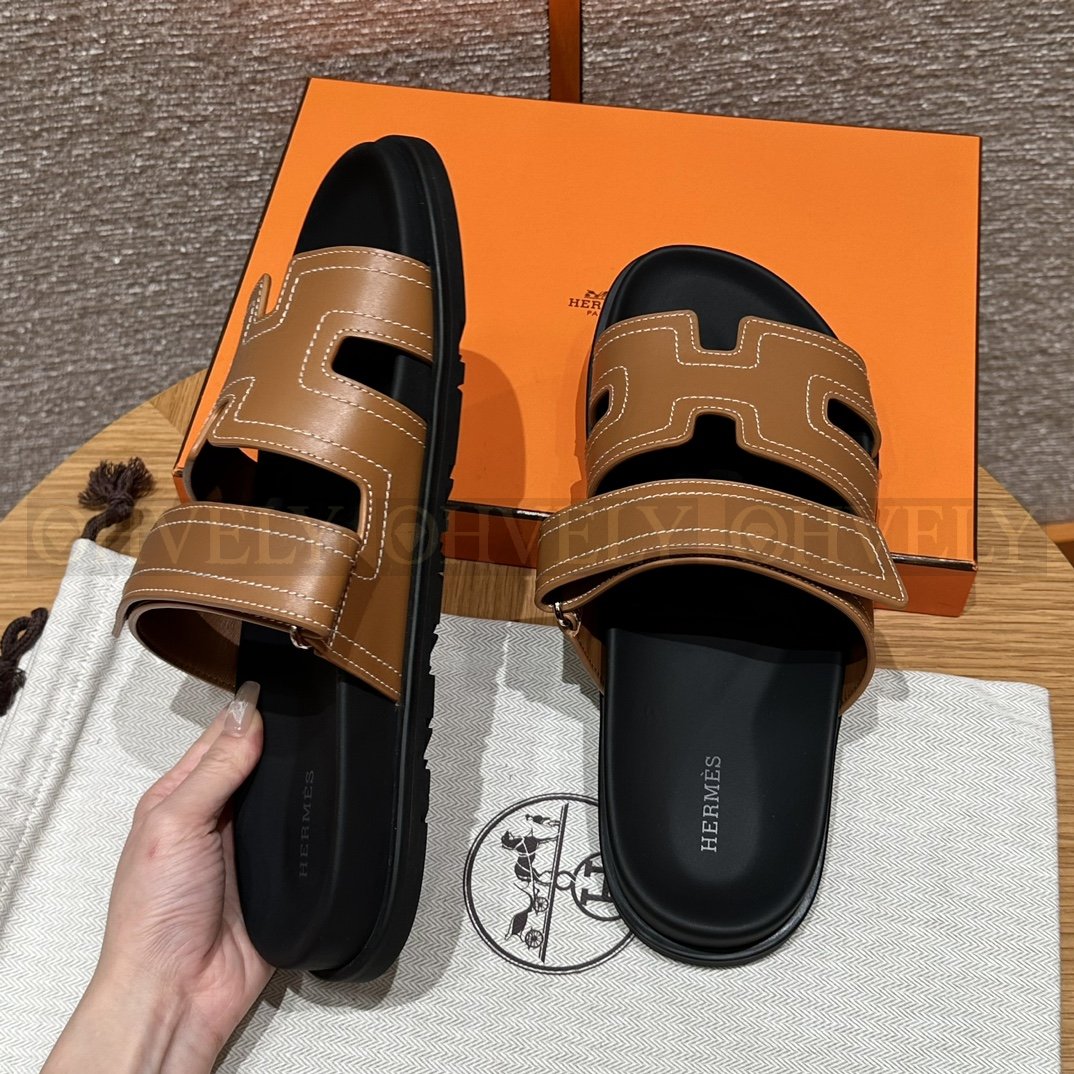 HERMÈS 에르메스 칩레 샌들 박스 카프스킨 & 블랙 로버 솔 (Gold) 상품 썸네일