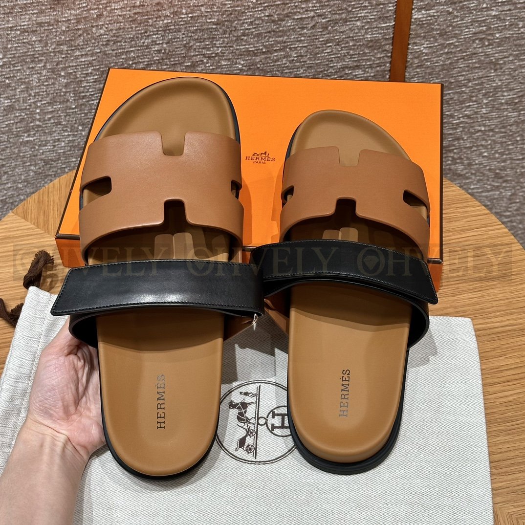 HERMÈS 에르메스 칩레 샌들 박스 카프스킨 & 블랙 로버 솔 (Naturel/Black) 상품 썸네일