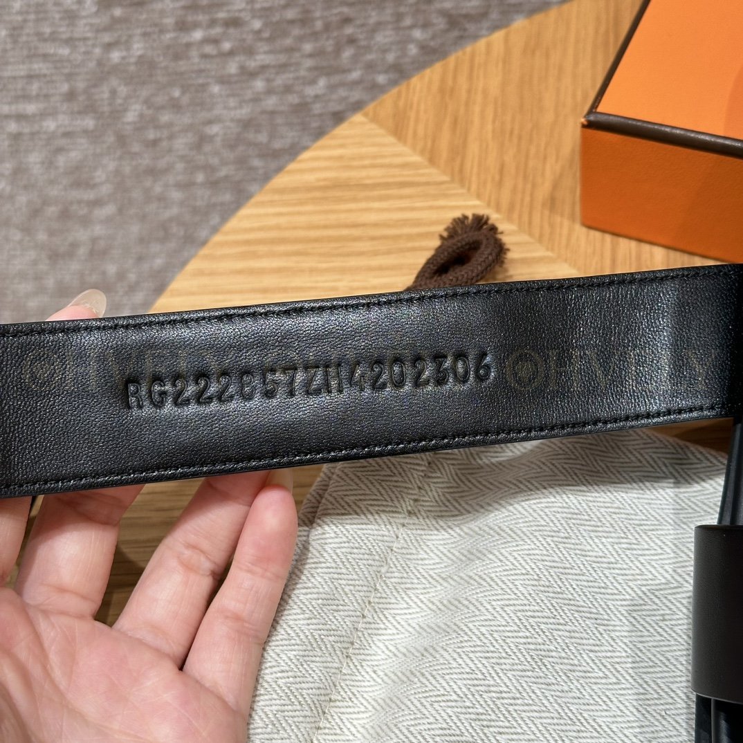 HERMÈS 에르메스 칩레 샌들 박스 카프스킨 & 블랙 로버 솔 (Black) 상품 썸네일